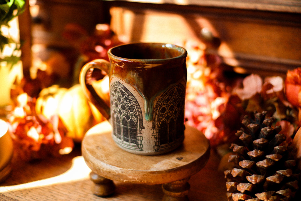 Tasse en grès style apothicaire  « Reliques de cathédrale »