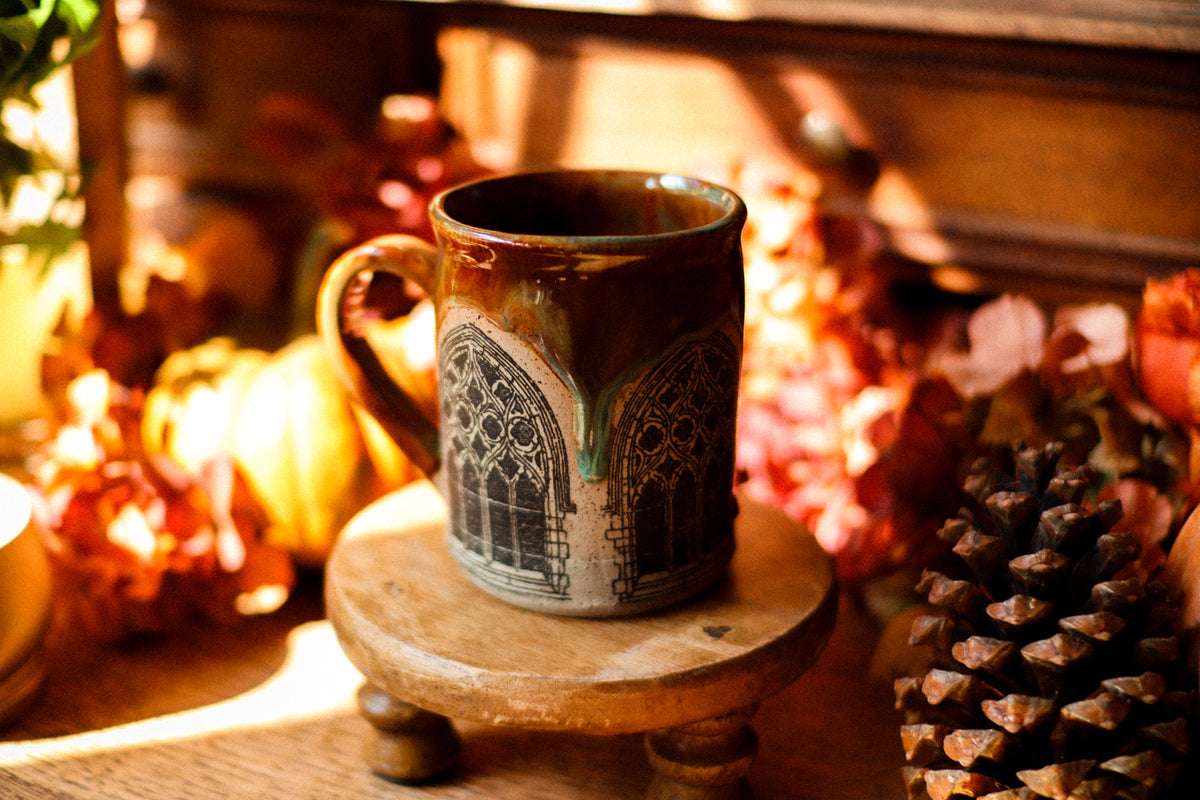 Tasse en grès style apothicaire  « Reliques de cathédrale »