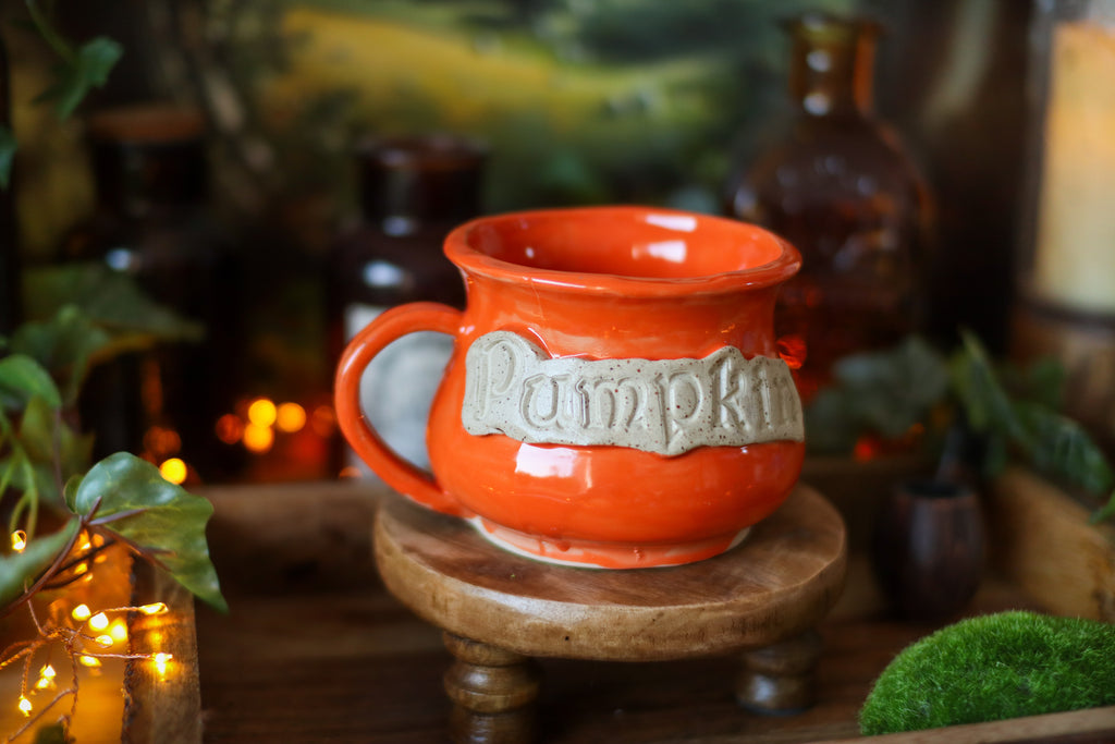 Tasse en forme de chaudron en grès style apothicaire « Pumpkin »