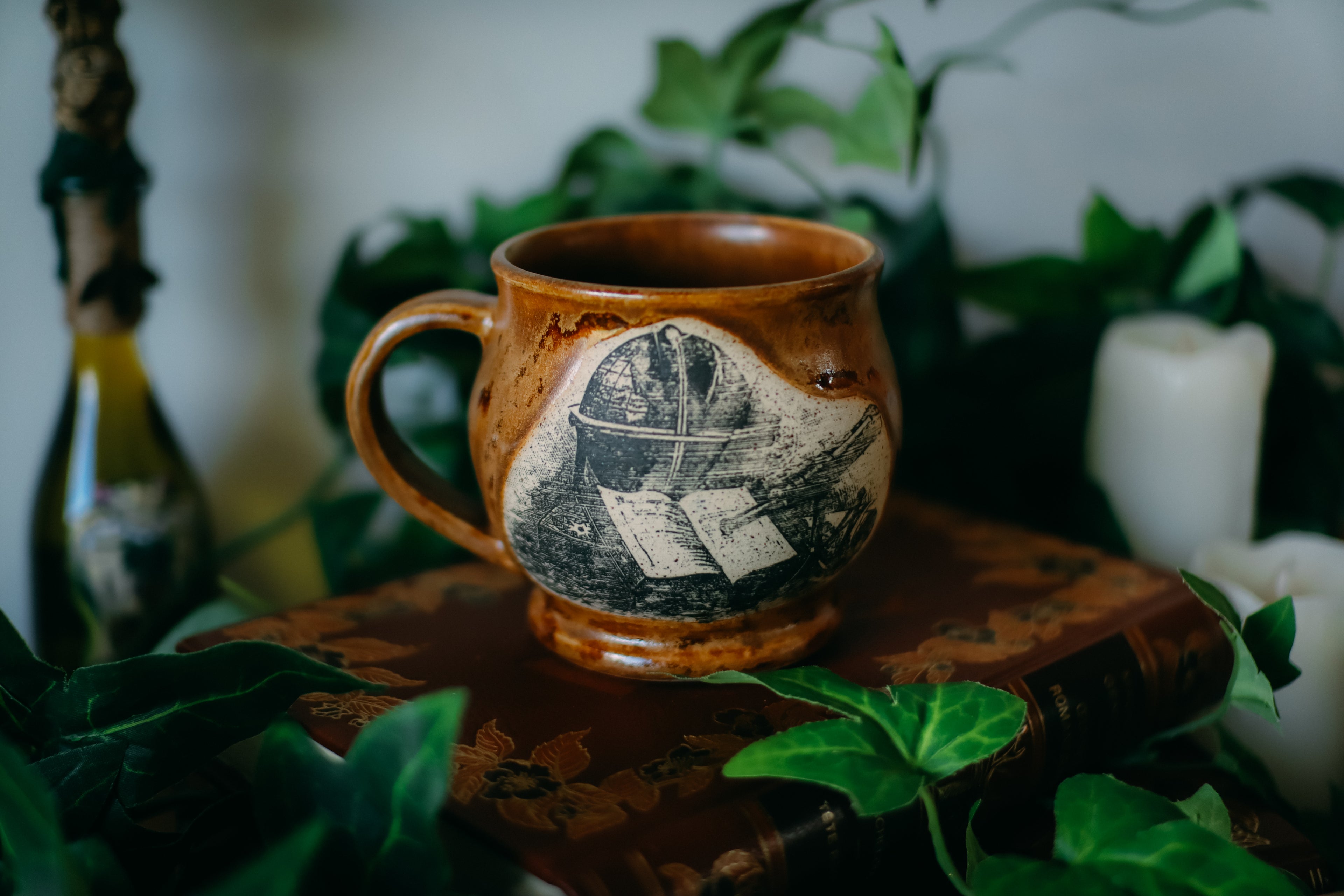 Petite tasse en grès « Bureau de l'astronome »