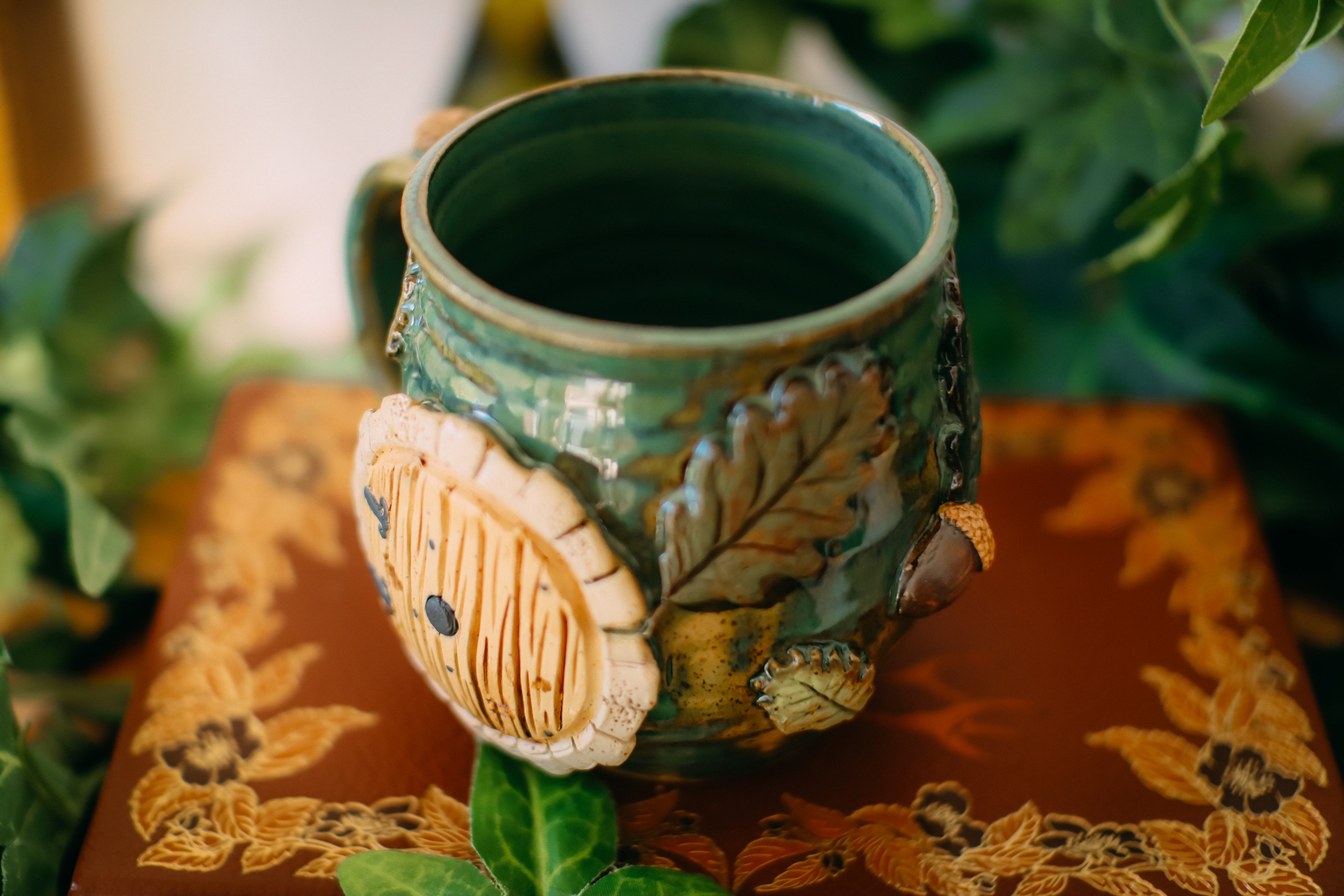 Tasse porte de Hobbit en grès en grès « Terrier de la famille Ranugad »