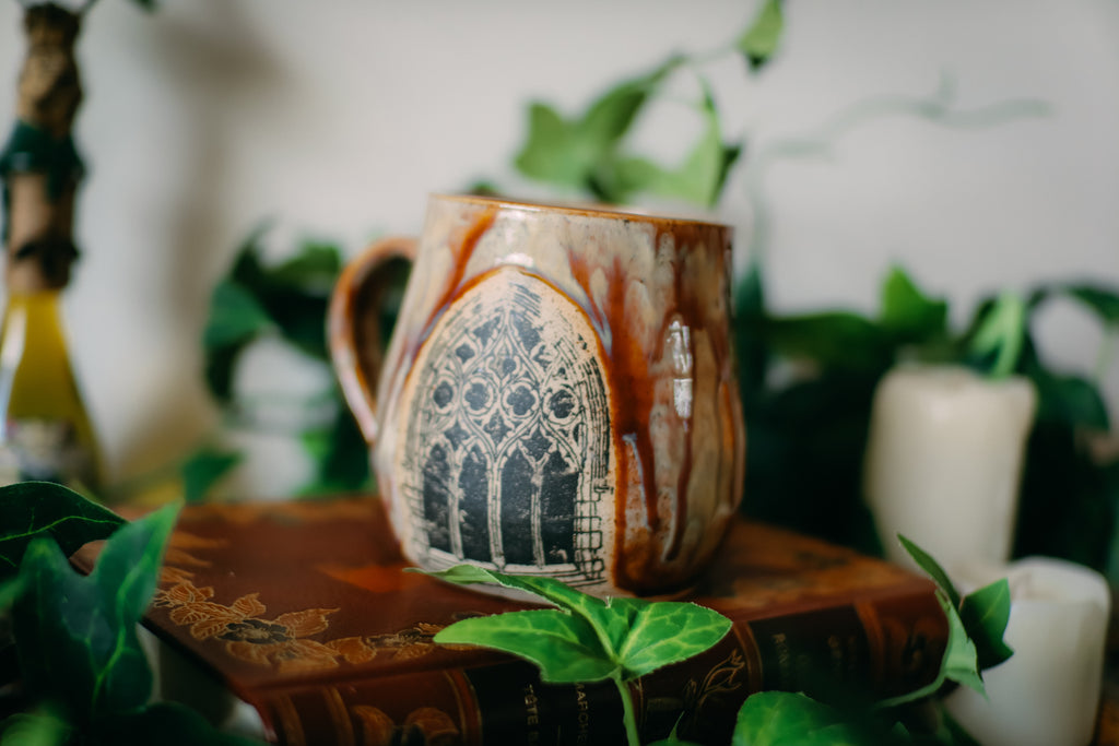 Petite tasse en grès « Relique de cathédrale »