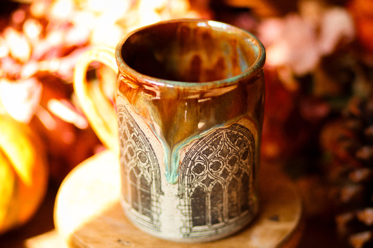 Tasse en grès style apothicaire  « Reliques de cathédrale »