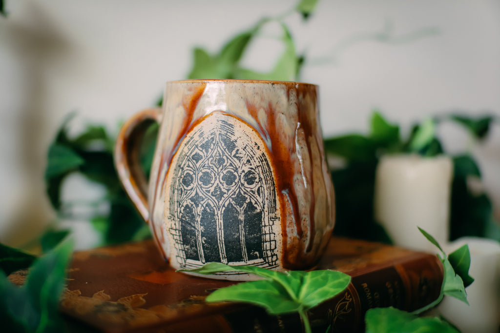 Petite tasse en grès « Relique de cathédrale »