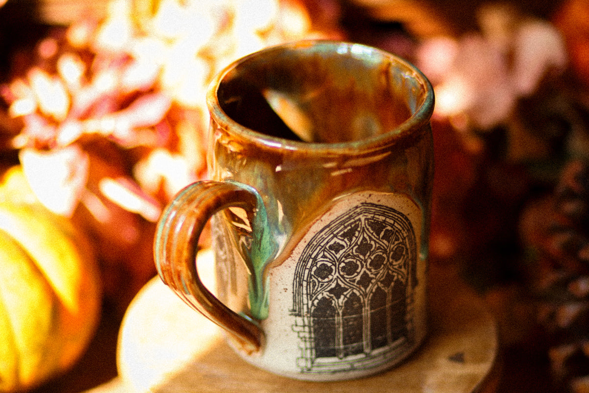 Tasse en grès style apothicaire  « Reliques de cathédrale »