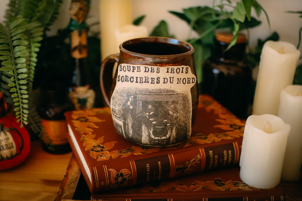 Tasse en grès illustration vintage « Soupe des trois sorcières du Nord»
