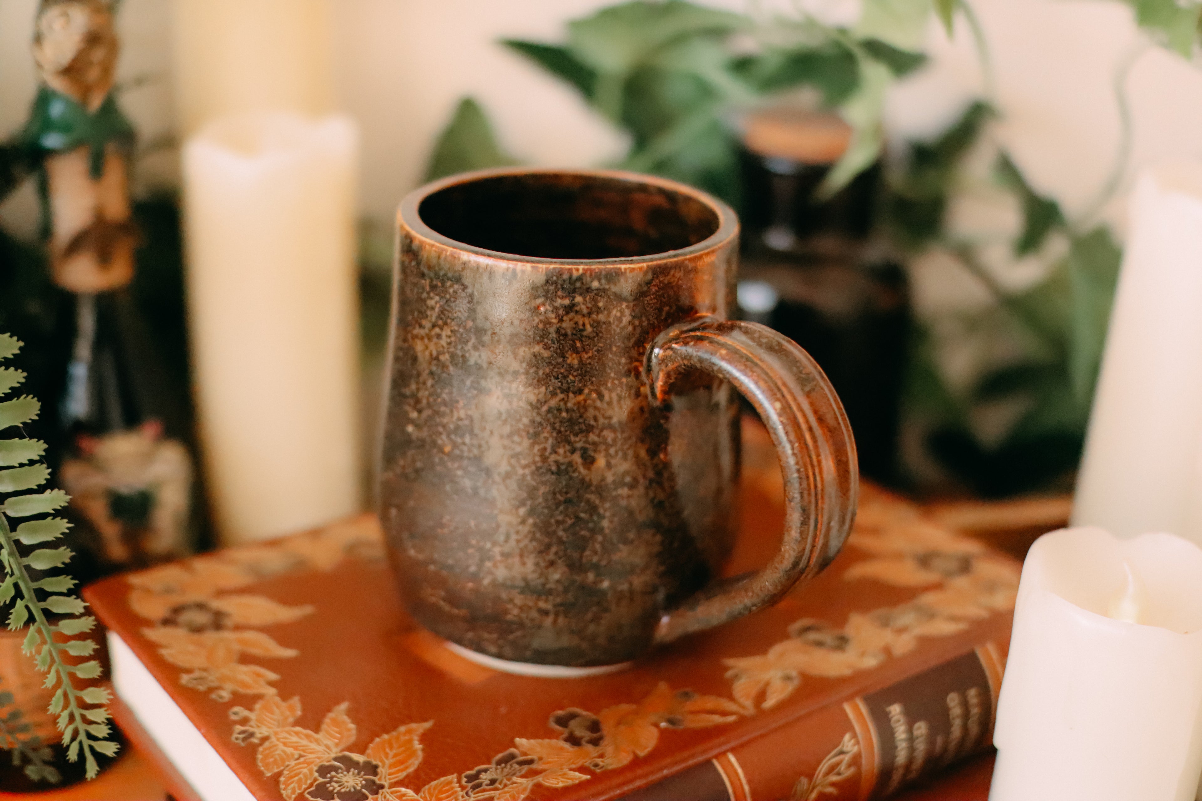 Petite tasse en grès style apothicaire  « Thé pour Pile à lire »