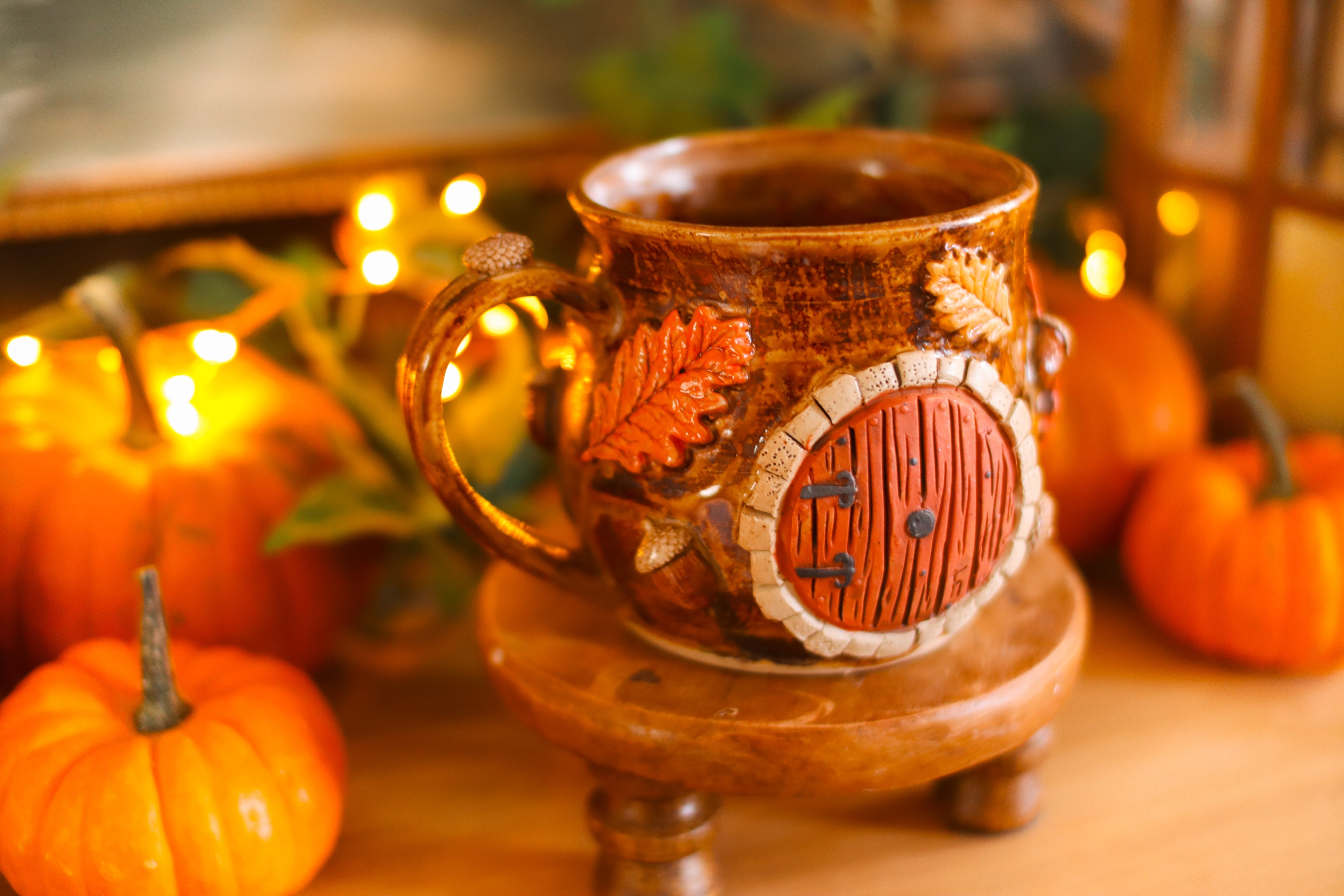 Grande tasse porte de Hobbit en grès « Domaine de la famille Boissec »