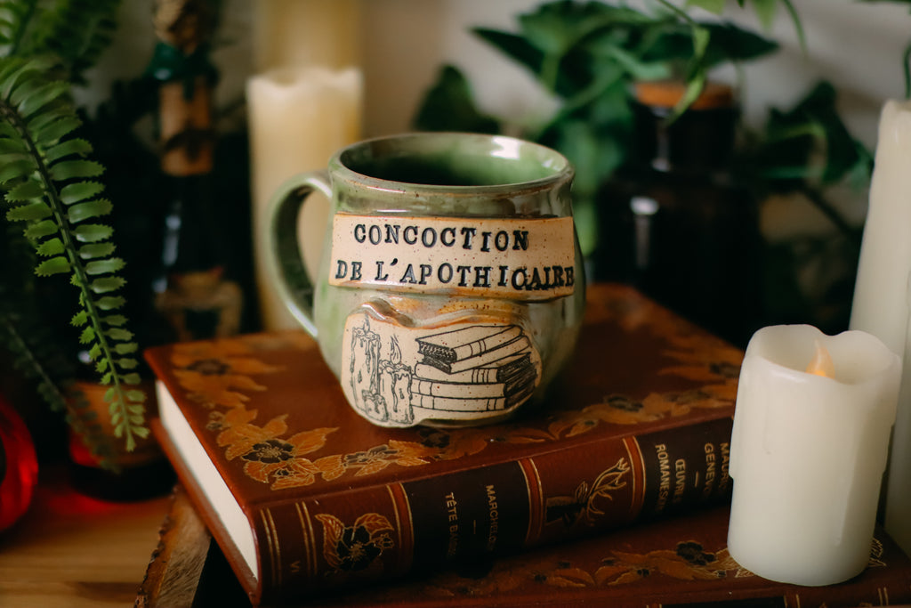 Petite tasse en grès style apothicaire  « Concoction de l'apothicaire »