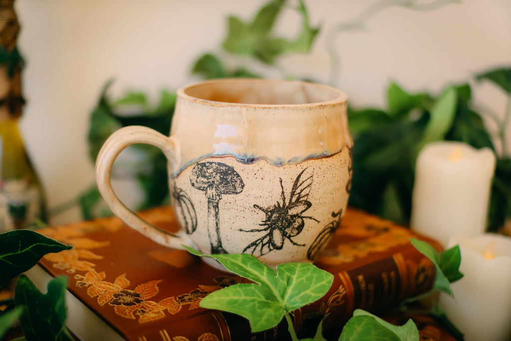 Tasse en grès « symboles forestiers »