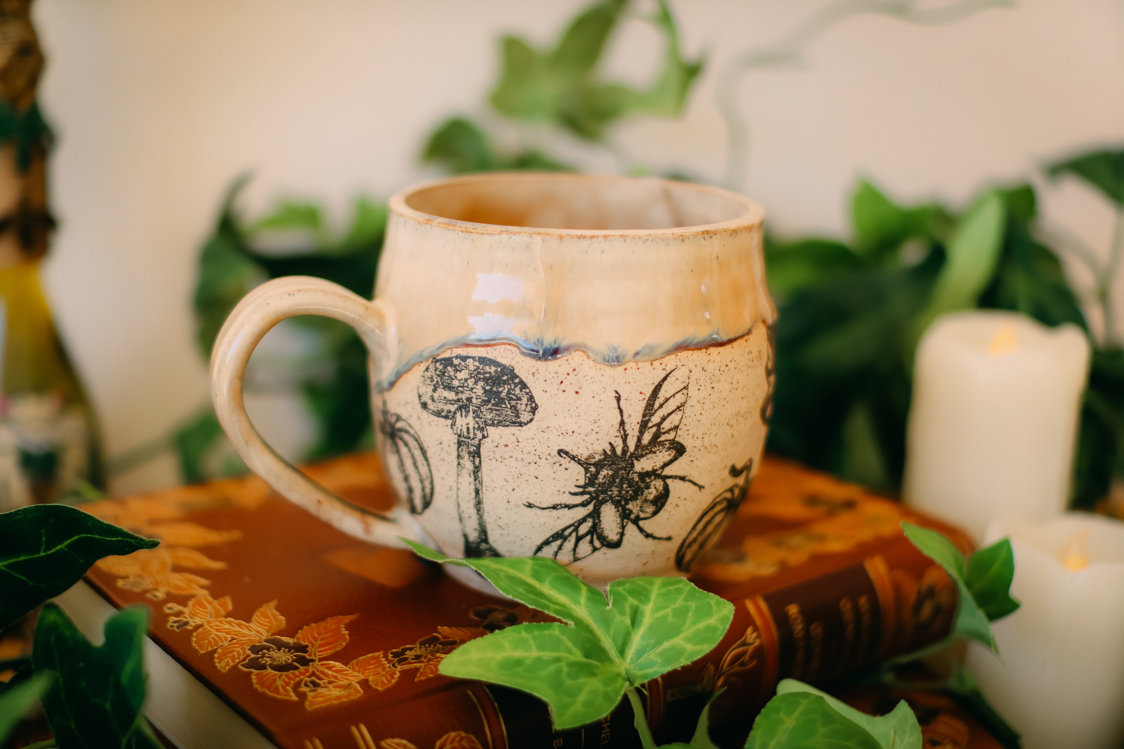 Tasse en grès « symboles forestiers »