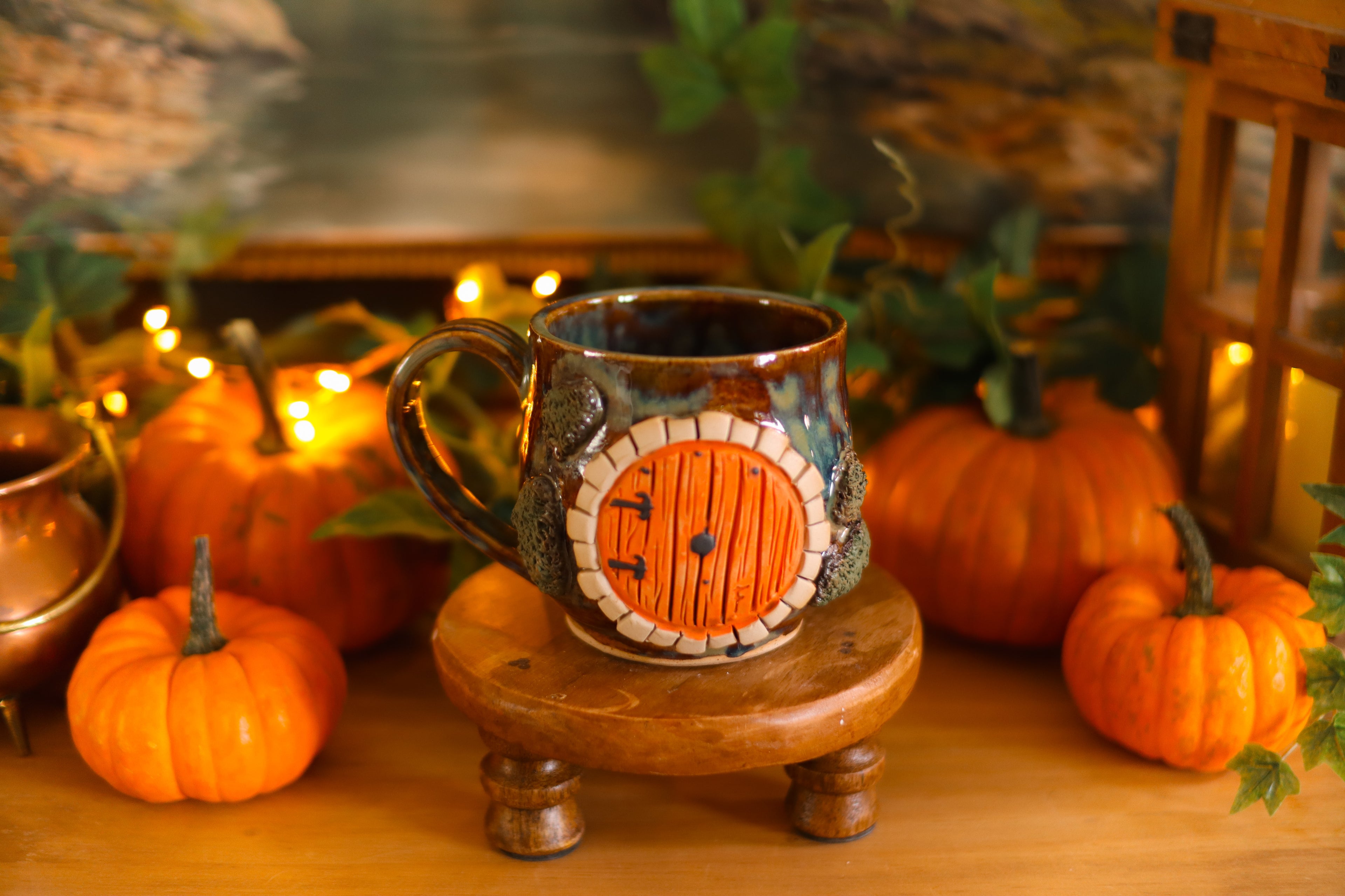 Grande tasse porte de Hobbit en grès « Maisonnée de Teodor Greenleaf »