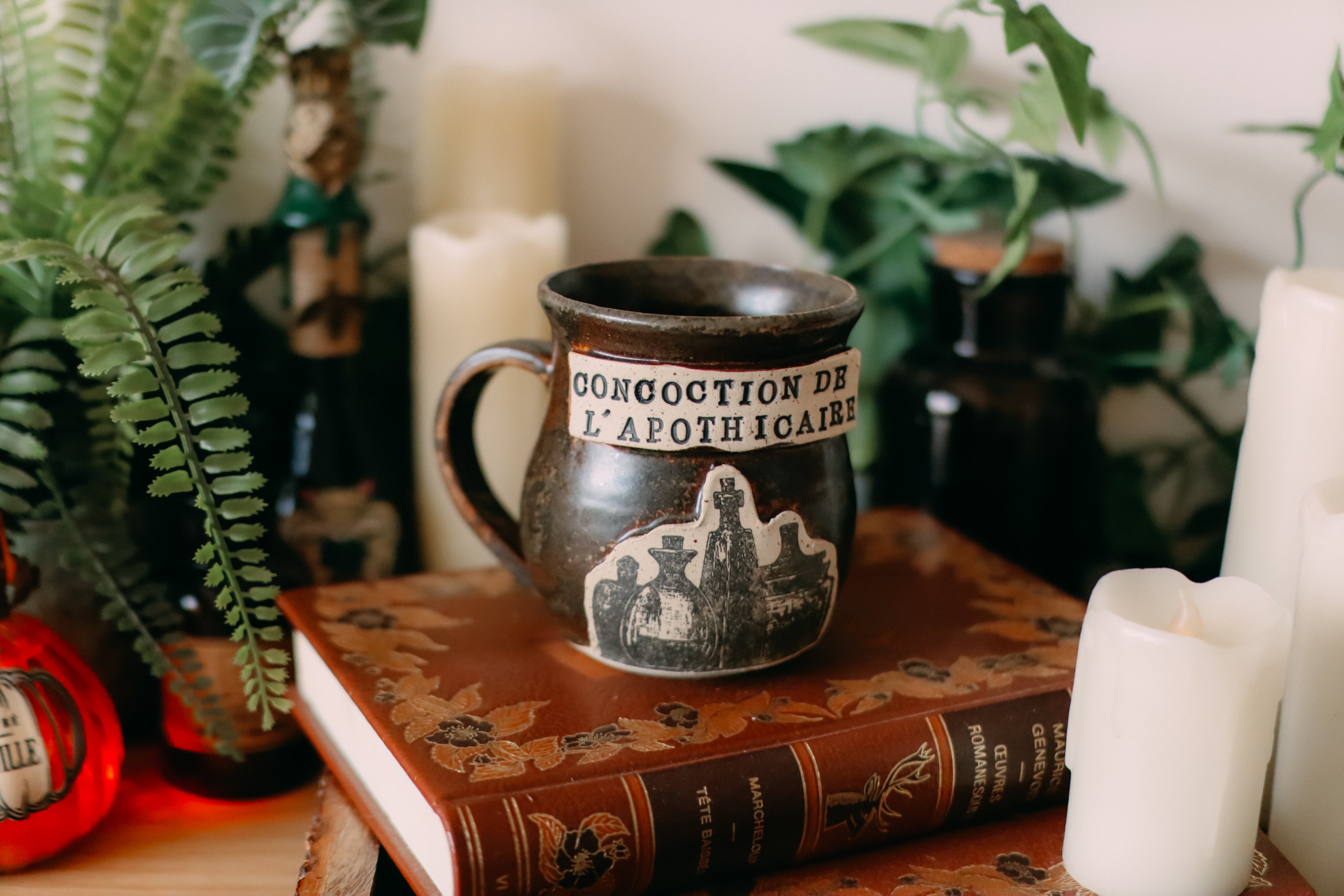 Petite tasse en grès style apothicaire  « Concoction de l'apothicaire »