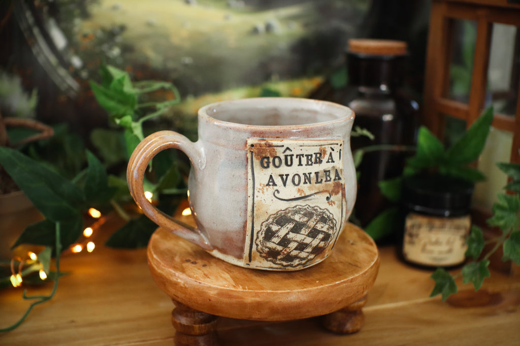Tasse en grès style apothicaire  « Goûter à Avonlea »