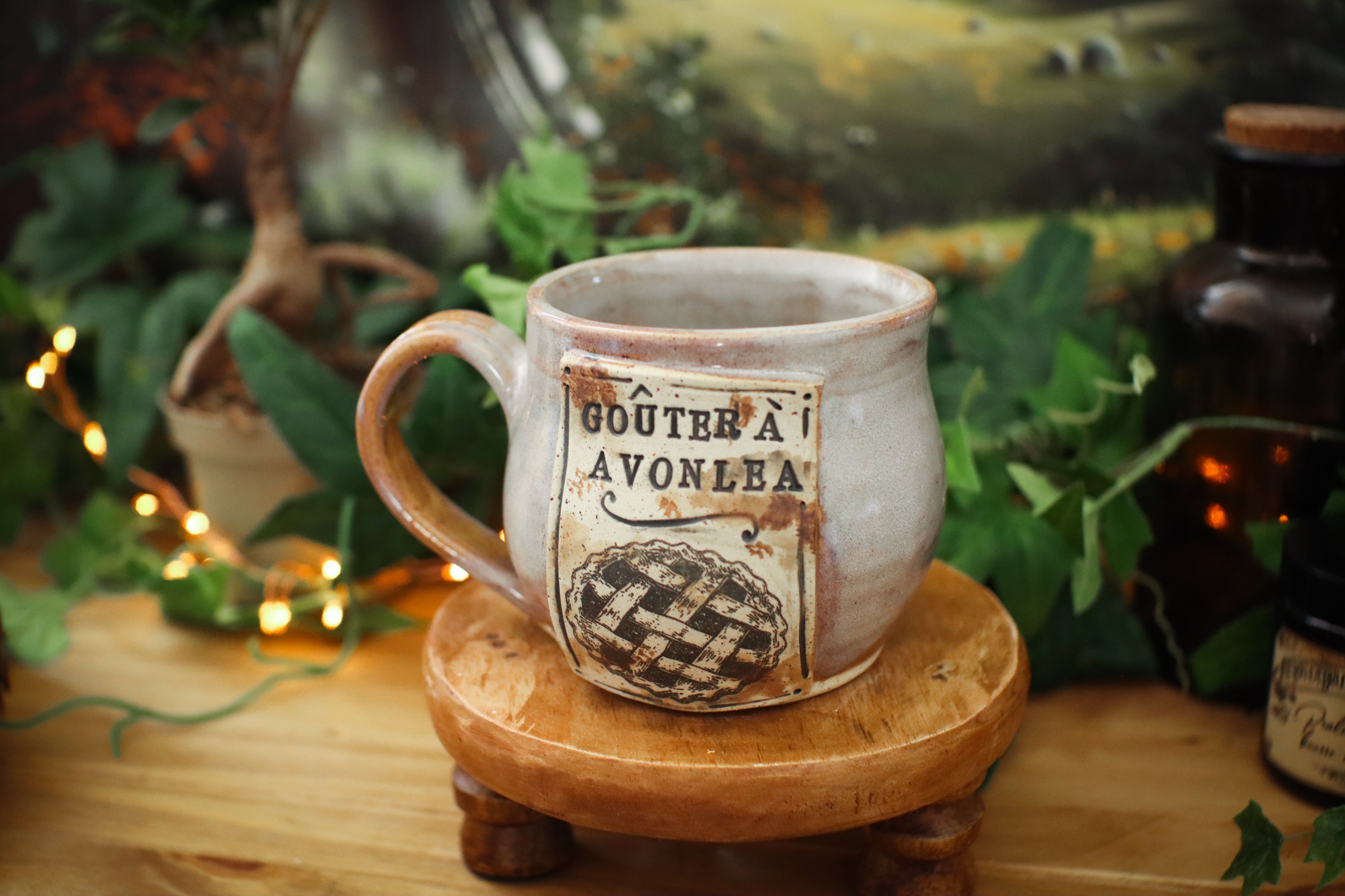 Tasse en grès style apothicaire  « Goûter à Avonlea »