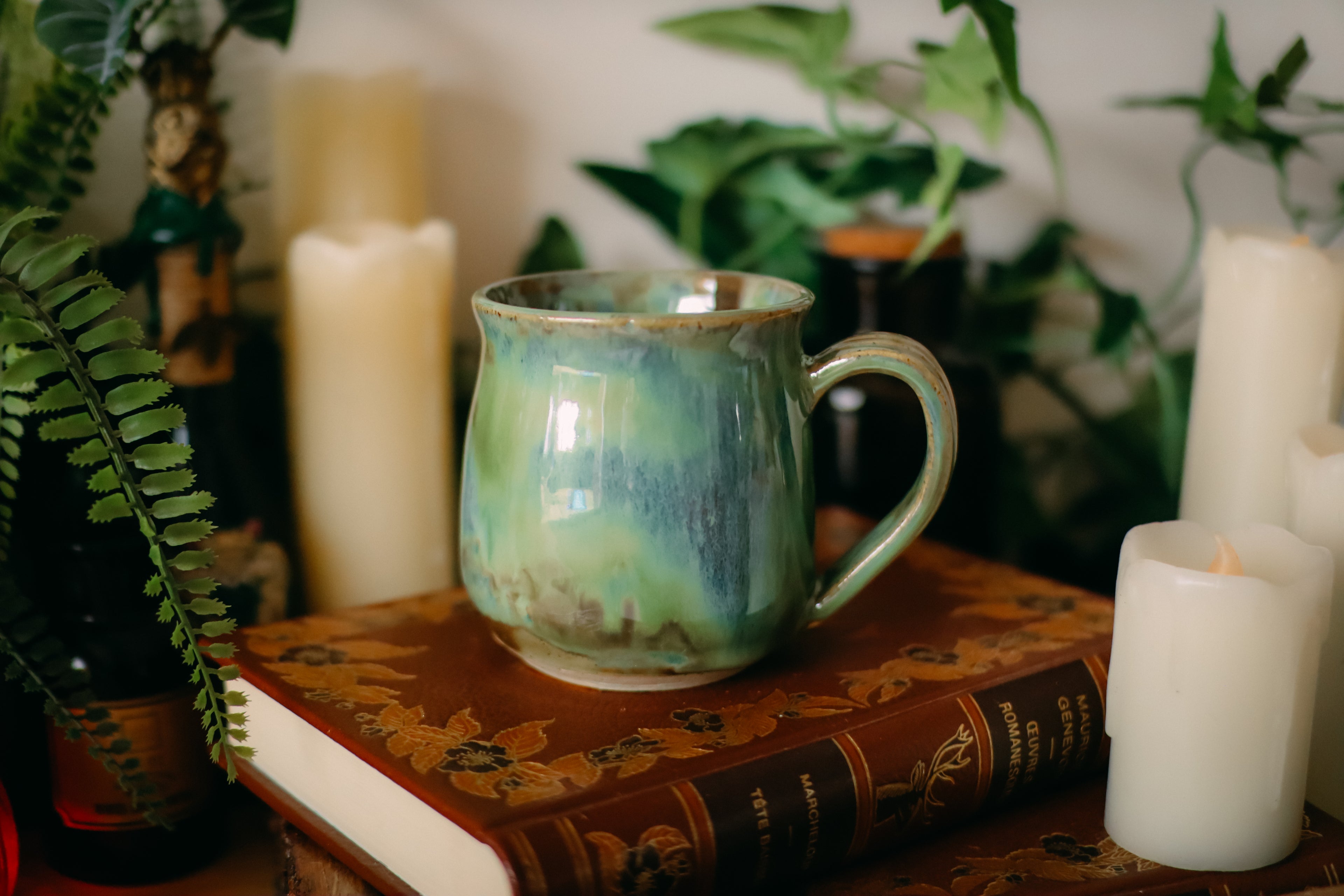 Tasse en grès style apothicaire « Gardienne des nuits »