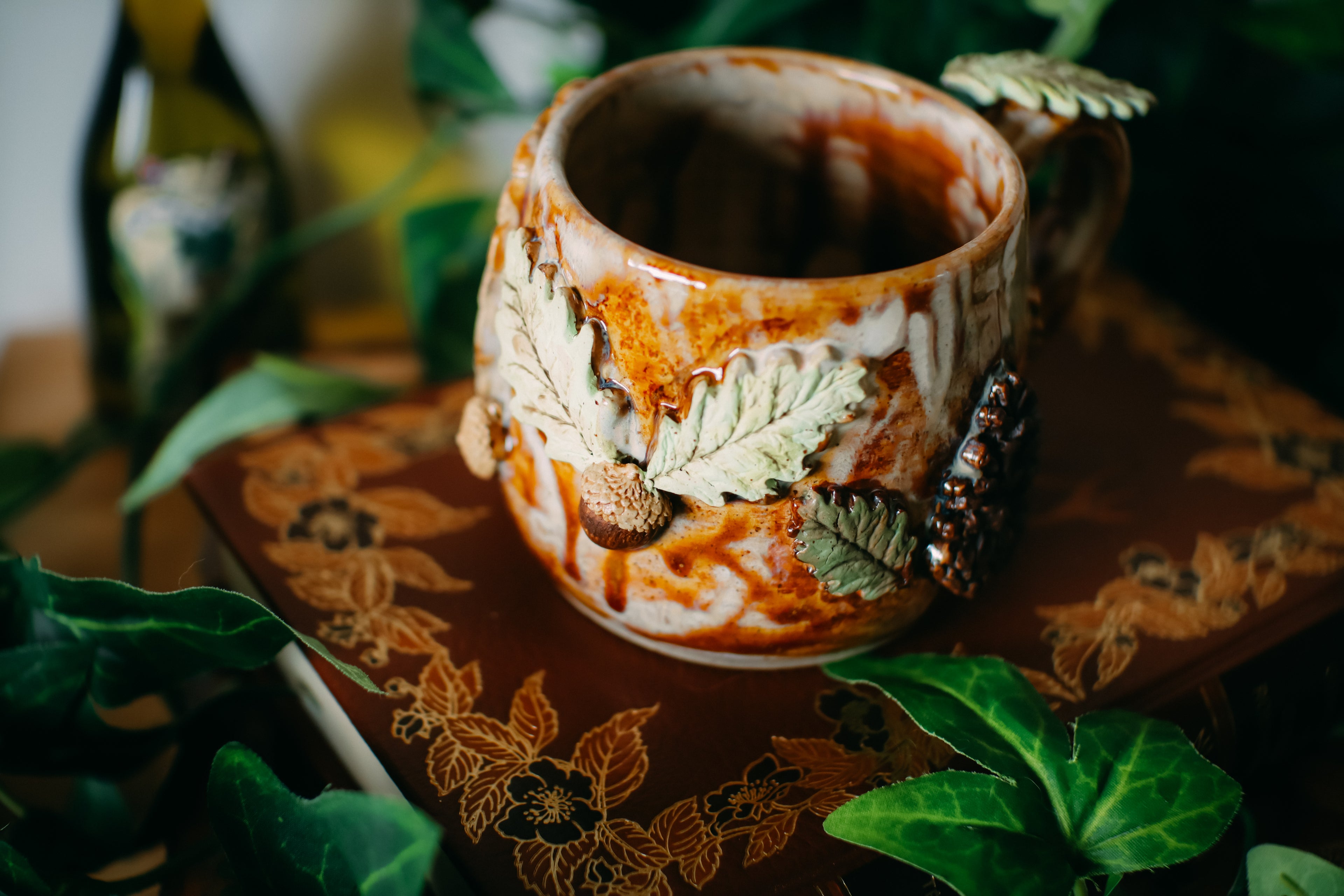Tasse en grès porte de Hobbit « Chalet sous le chêne »