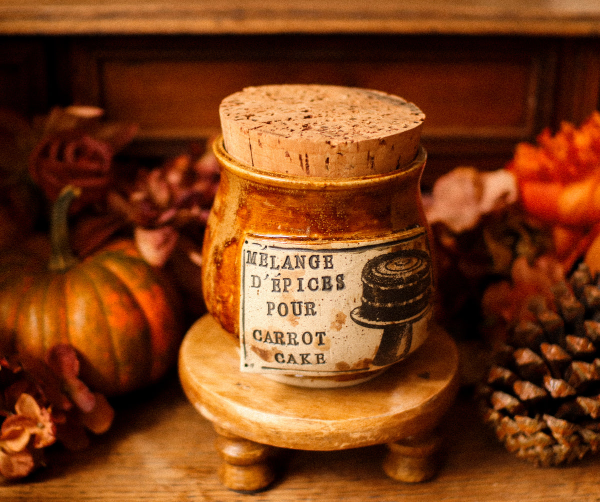 Grand pot pour cuisine style apothicaire avec étiquette « Mélange depices pour Carrot cake »
