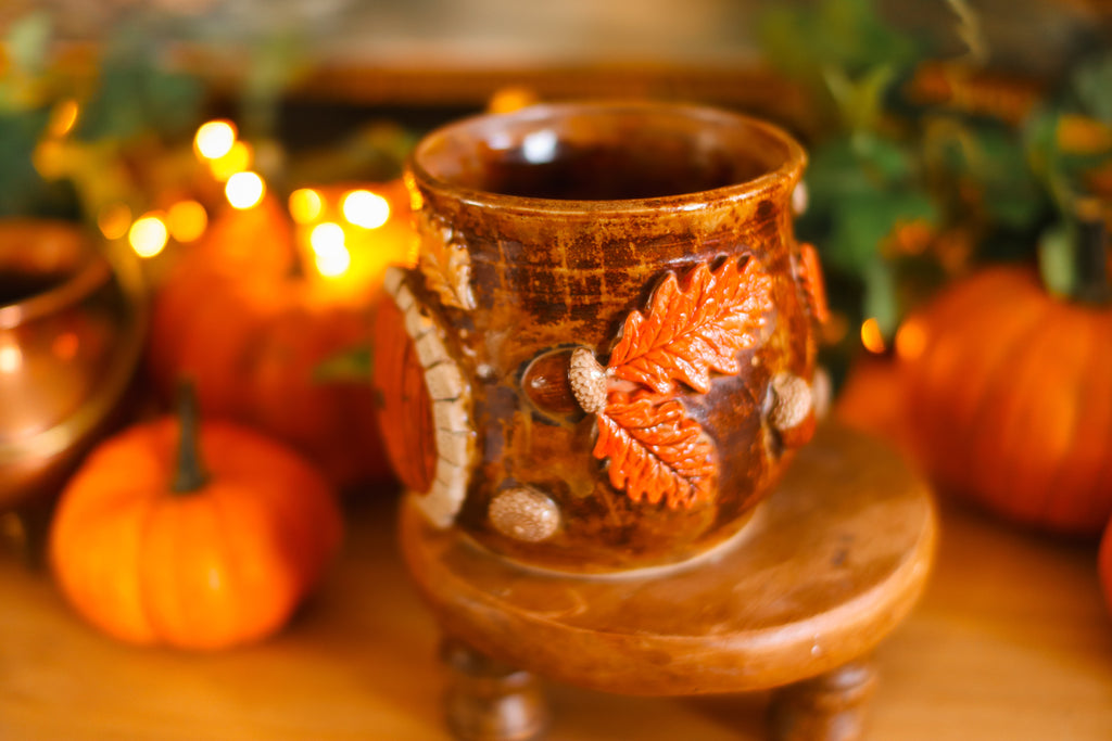 Grande tasse porte de Hobbit en grès « Domaine de la famille Boissec »