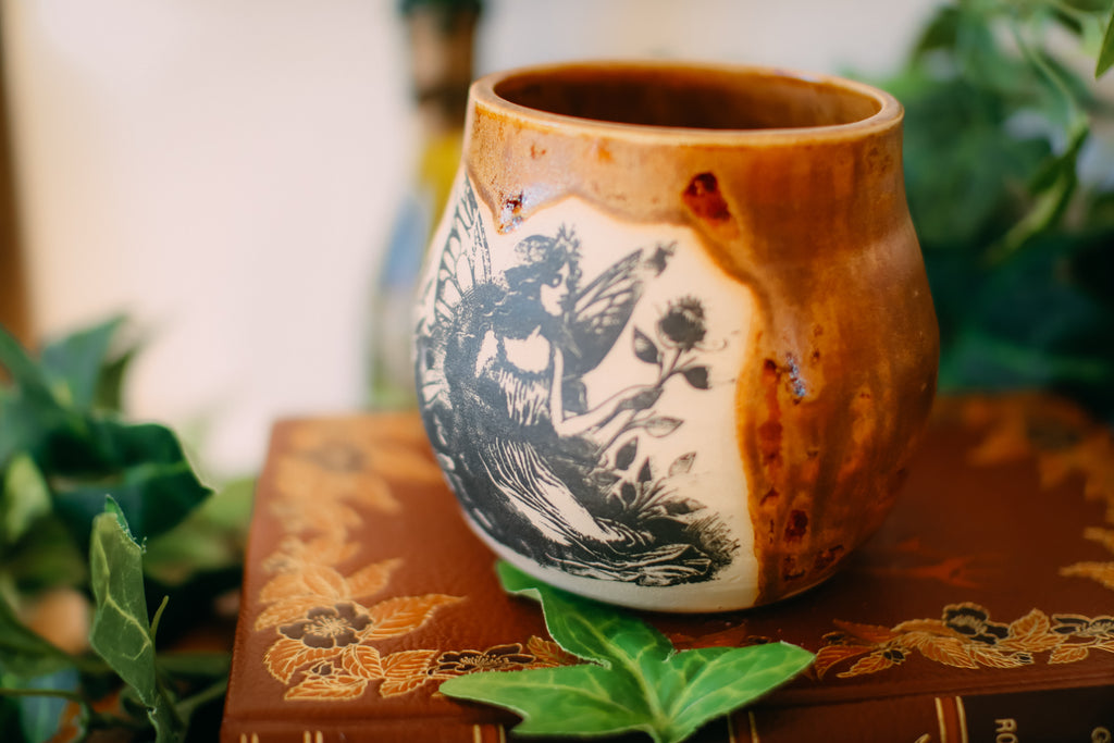 Grande tasse en grès « fée des fleurs »