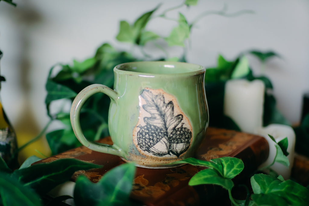 Tasse en grès « Duo de glands »