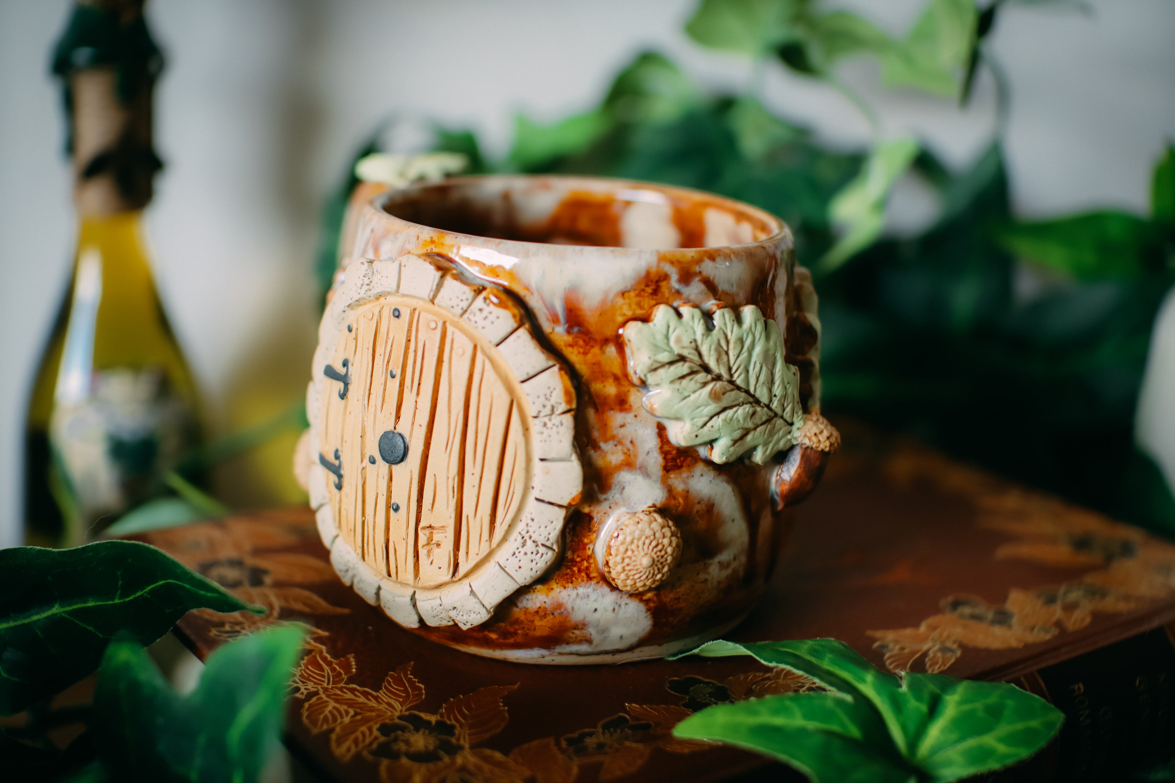 Tasse en grès porte de Hobbit « Chalet sous le chêne »