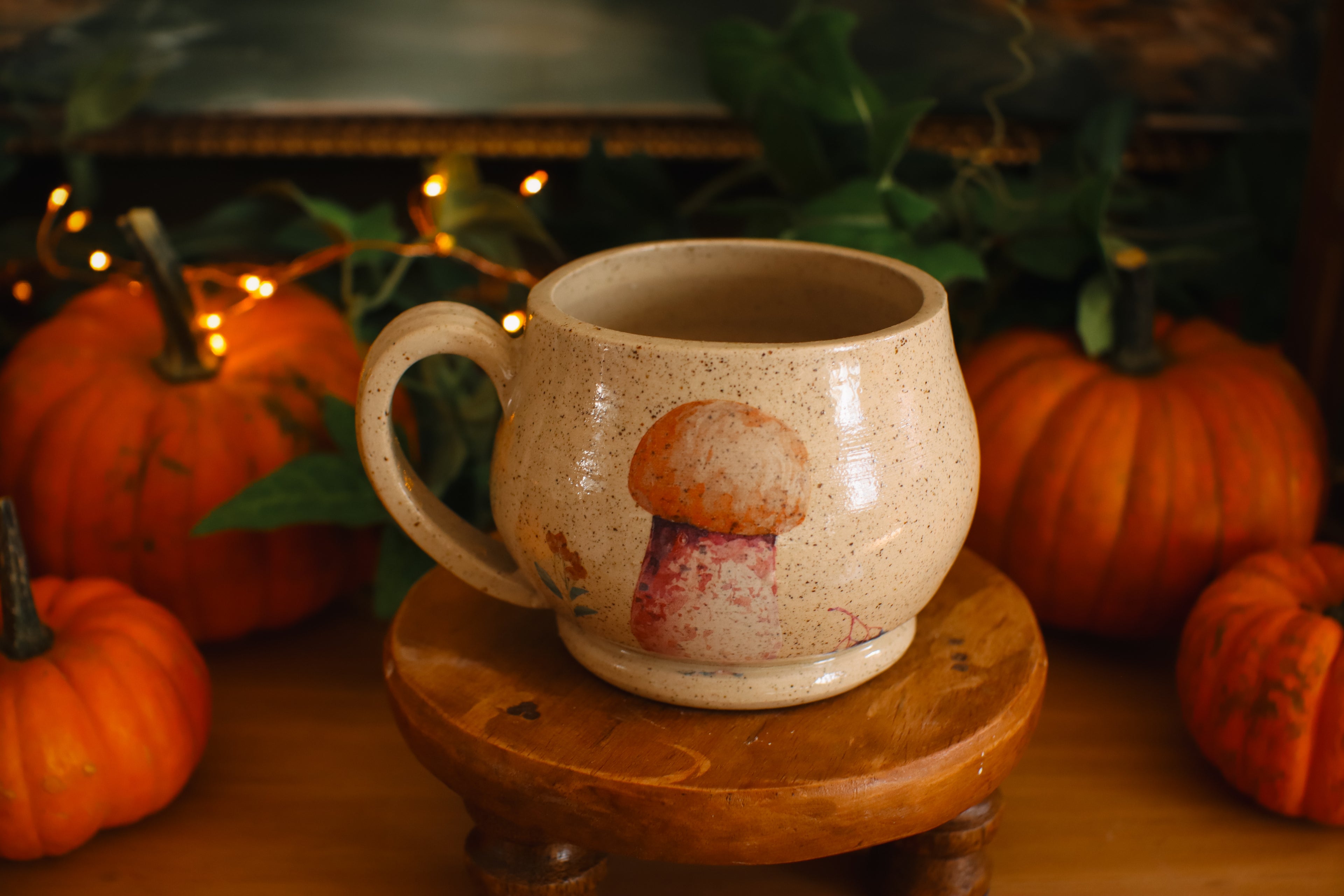 Tasse en grès style apothicaire « Cercle de fées  » champignons illustrés