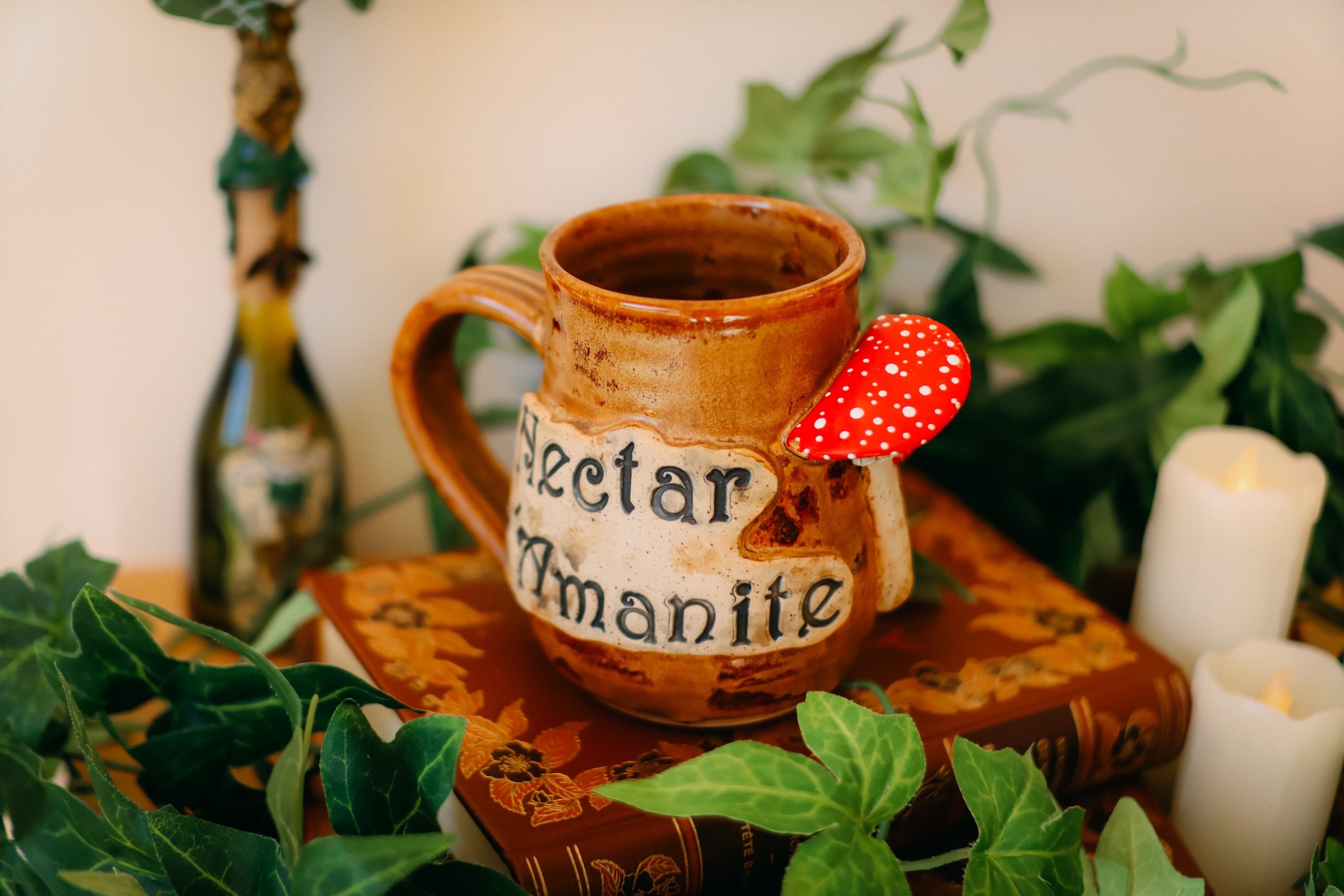 Grande tasse en grès « Nectar d'Amanite »