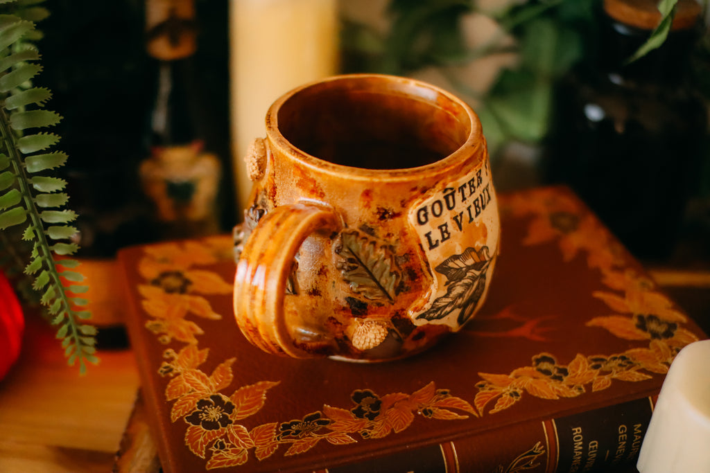 Petite tasse en grès style apothicaire  « Goûter sous le vieux chêne »
