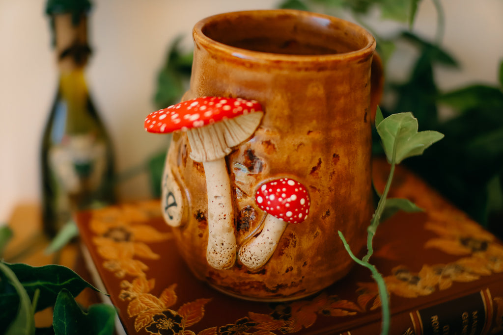 Grande tasse en grès « Nectar d'Amanite »