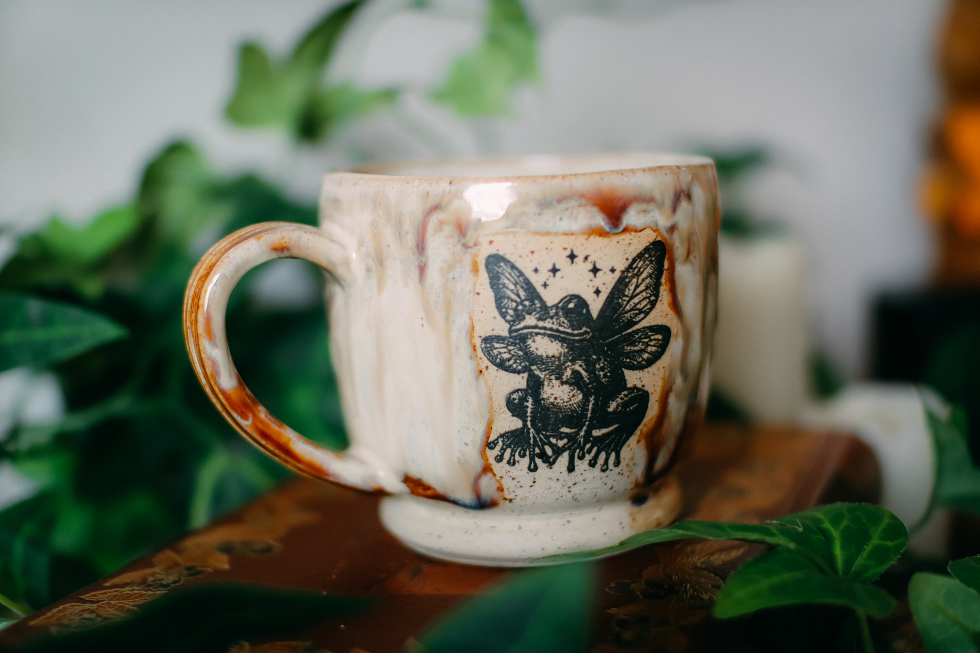 Petite tasse en grès « Créature de conte de fée »