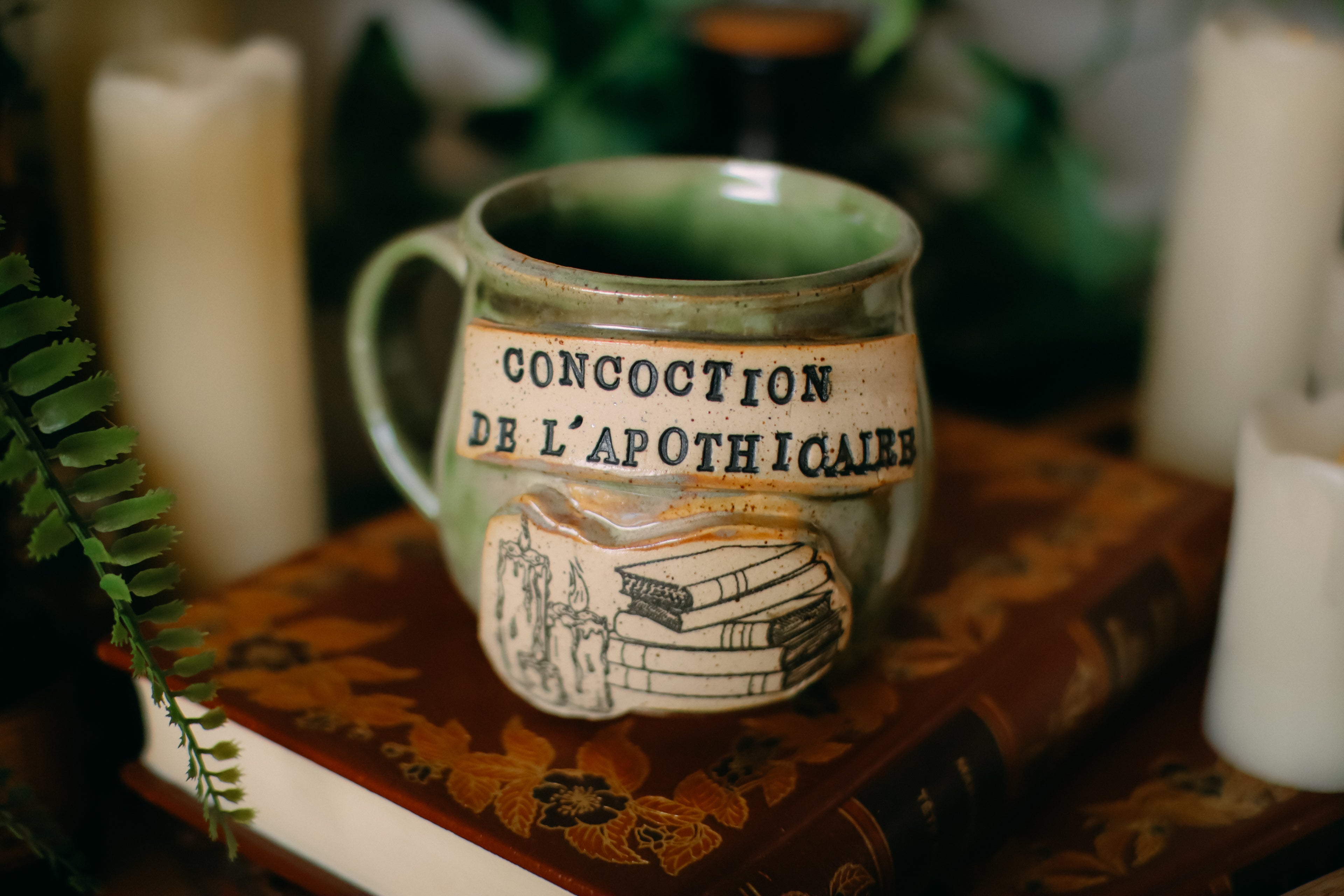 Petite tasse en grès style apothicaire  « Concoction de l'apothicaire »