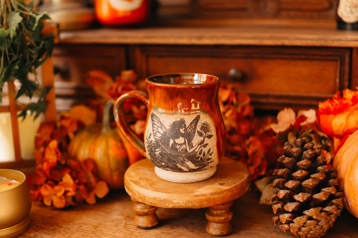 Petite tasse en grès avec illustration « fée des fleurs »