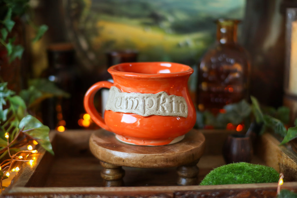 Tasse en forme de chaudron en grès style apothicaire « Pumpkin »