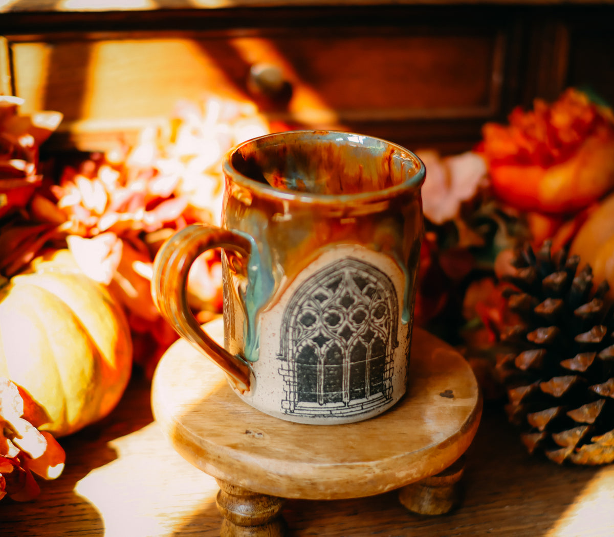 Tasse en grès style apothicaire  « Reliques de cathédrale »