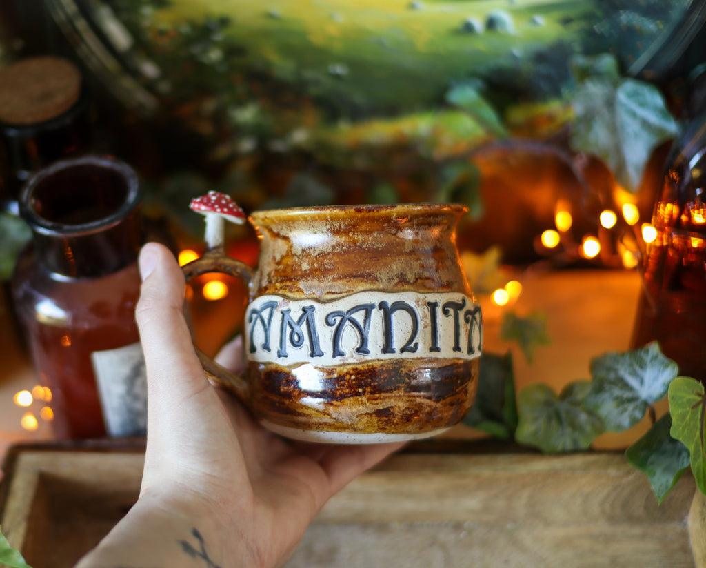 Tasse en grès style apothicaire "Amanita"