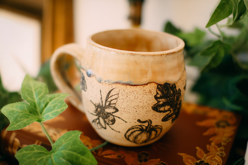 Tasse en grès « symboles forestiers »