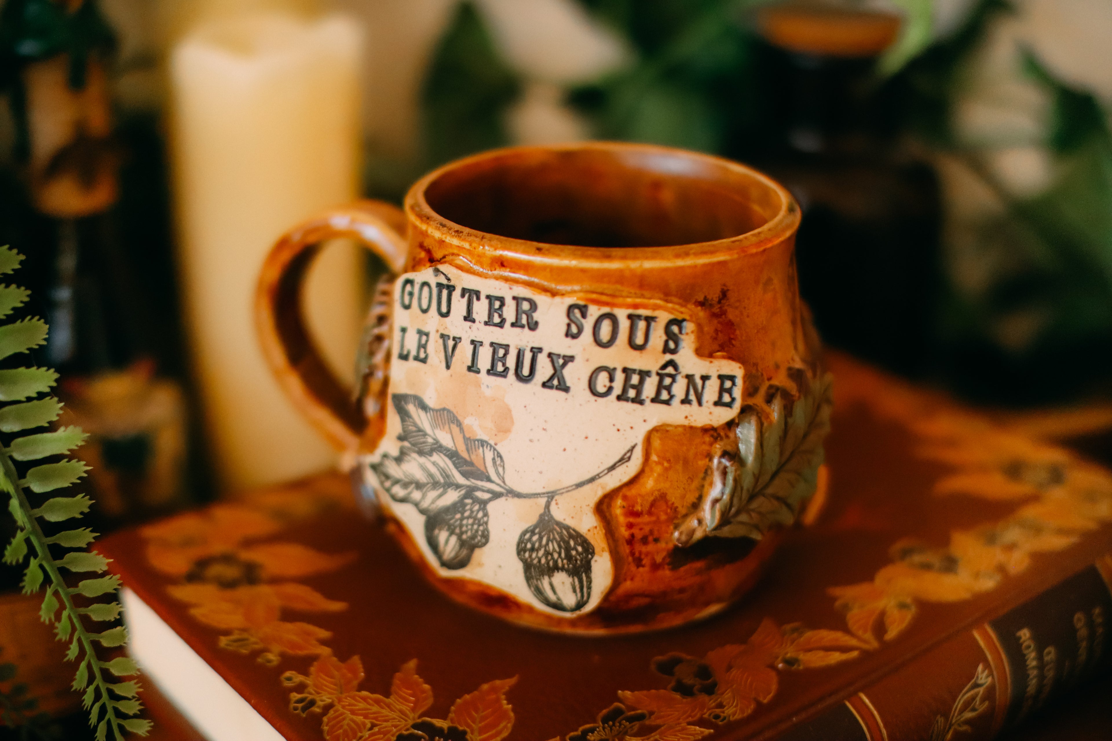Petite tasse en grès style apothicaire  « Goûter sous le vieux chêne »