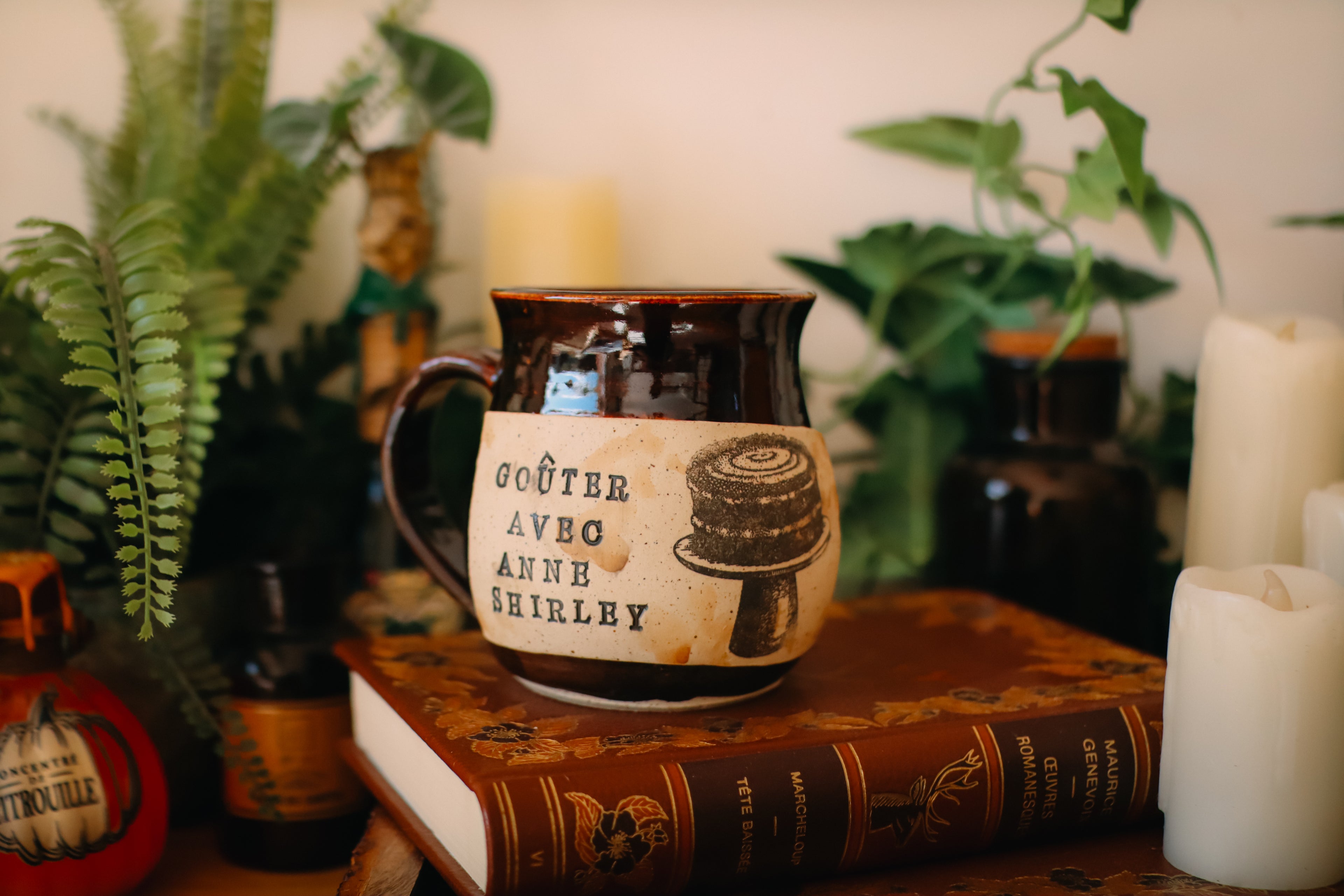 Tasse en grès illustration vintage « Goûter avec Anne Shirley »