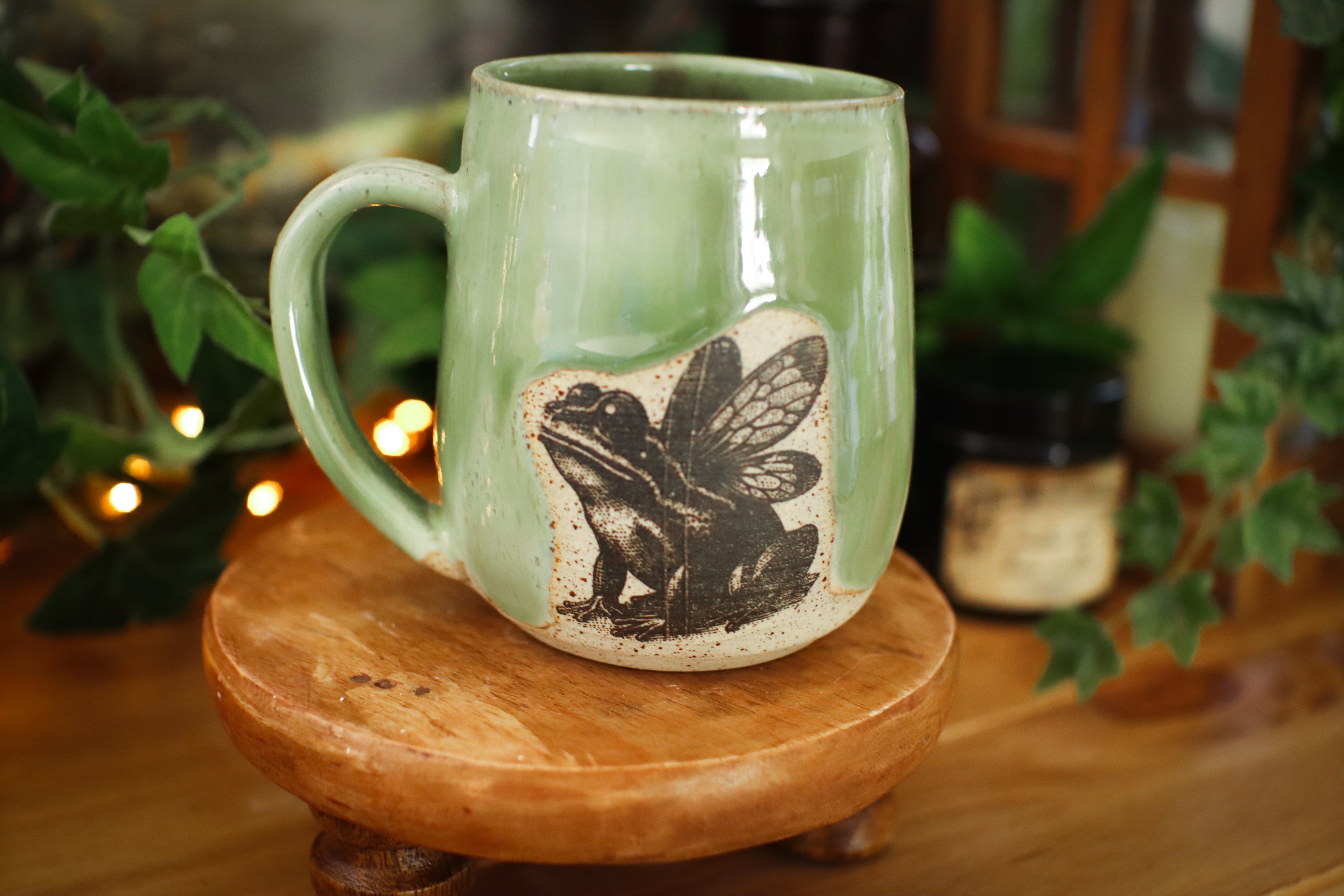 Tasse en grès illustration vintage « Grenouille des forêts magiques »