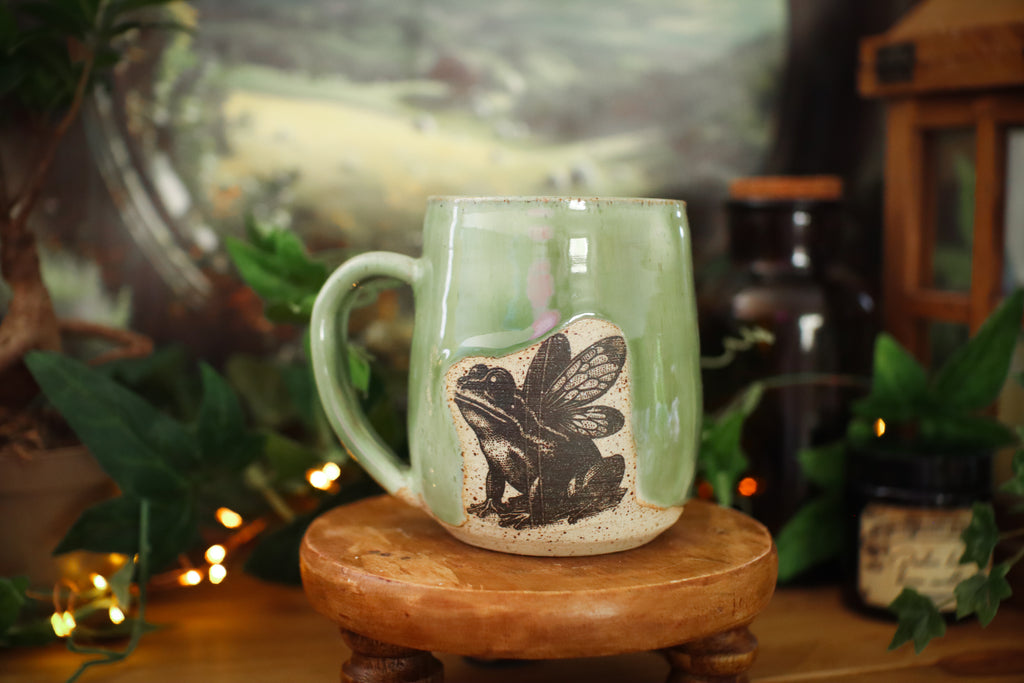 Tasse en grès illustration vintage « Grenouille des forêts magiques »