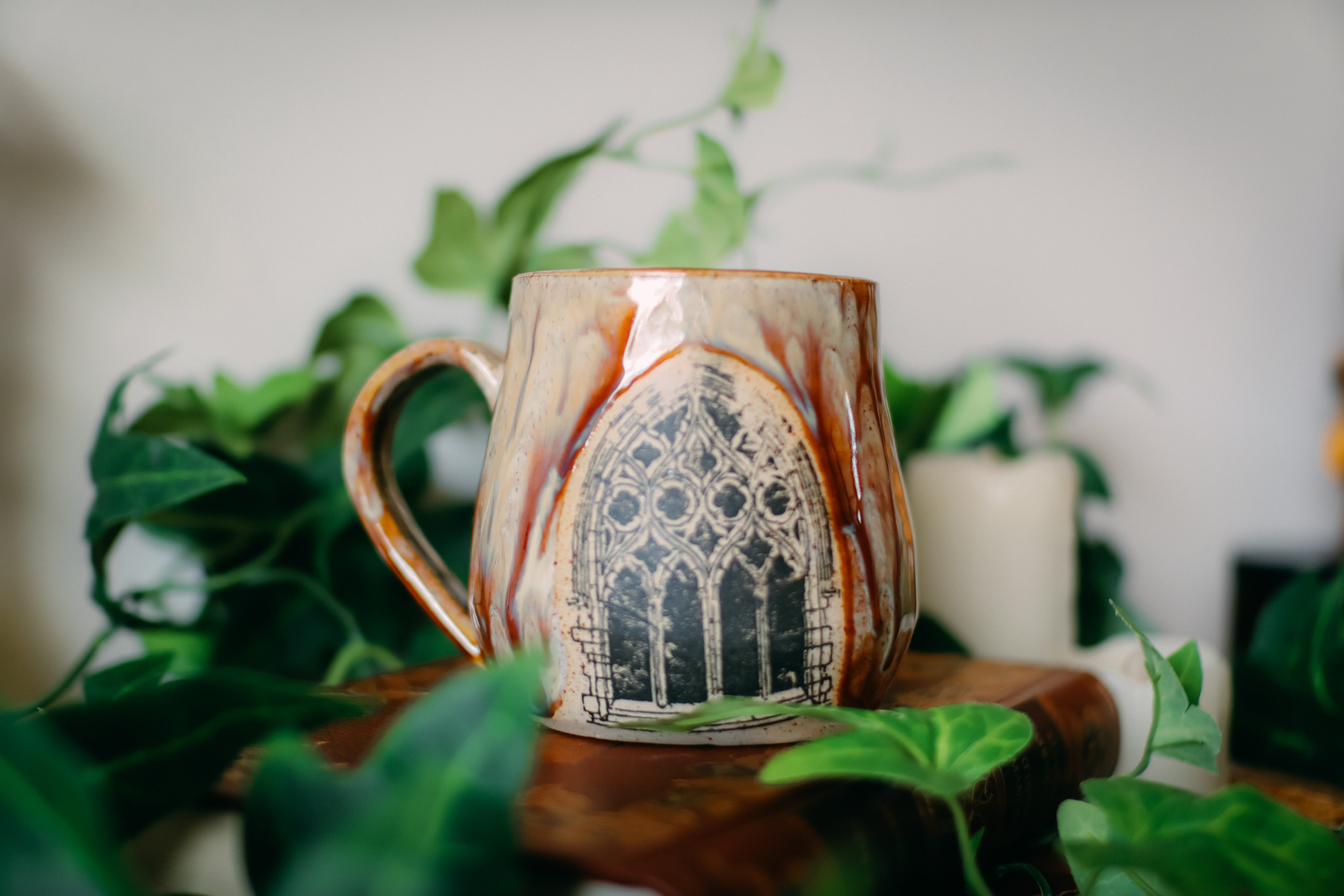 Petite tasse en grès « Relique de cathédrale »