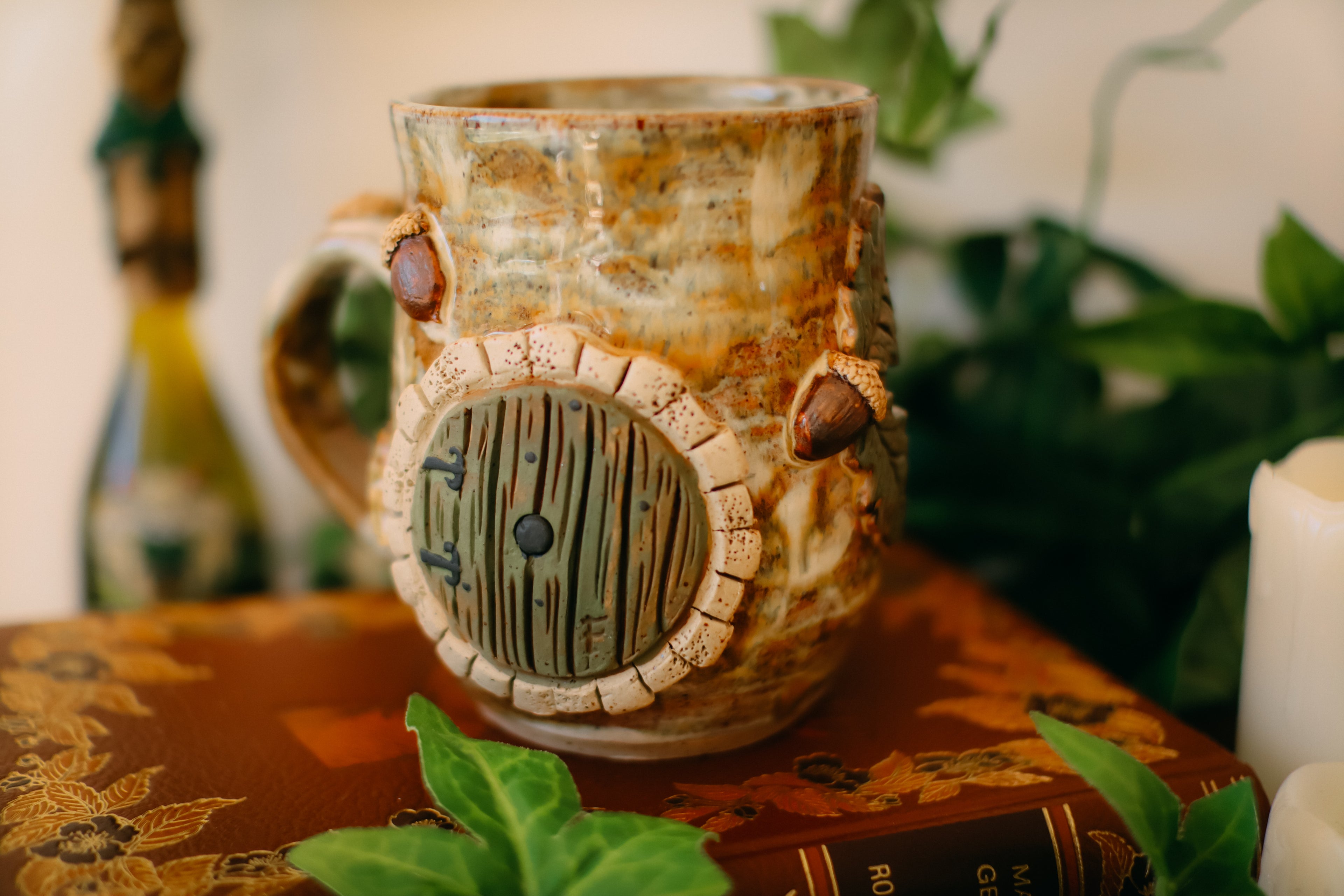 Grande tasse porte de Hobbit en grès en grès « Domaine de la famille Ulfin »