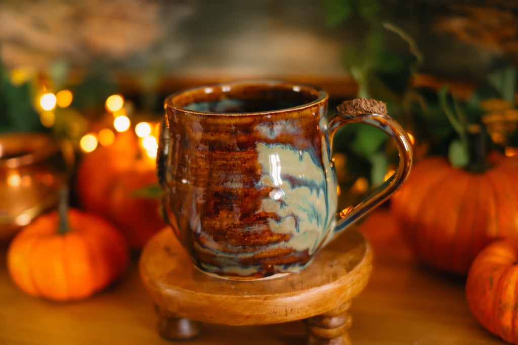 Grande tasse porte de Hobbit en grès « Maison de M. et Mme Reverache »