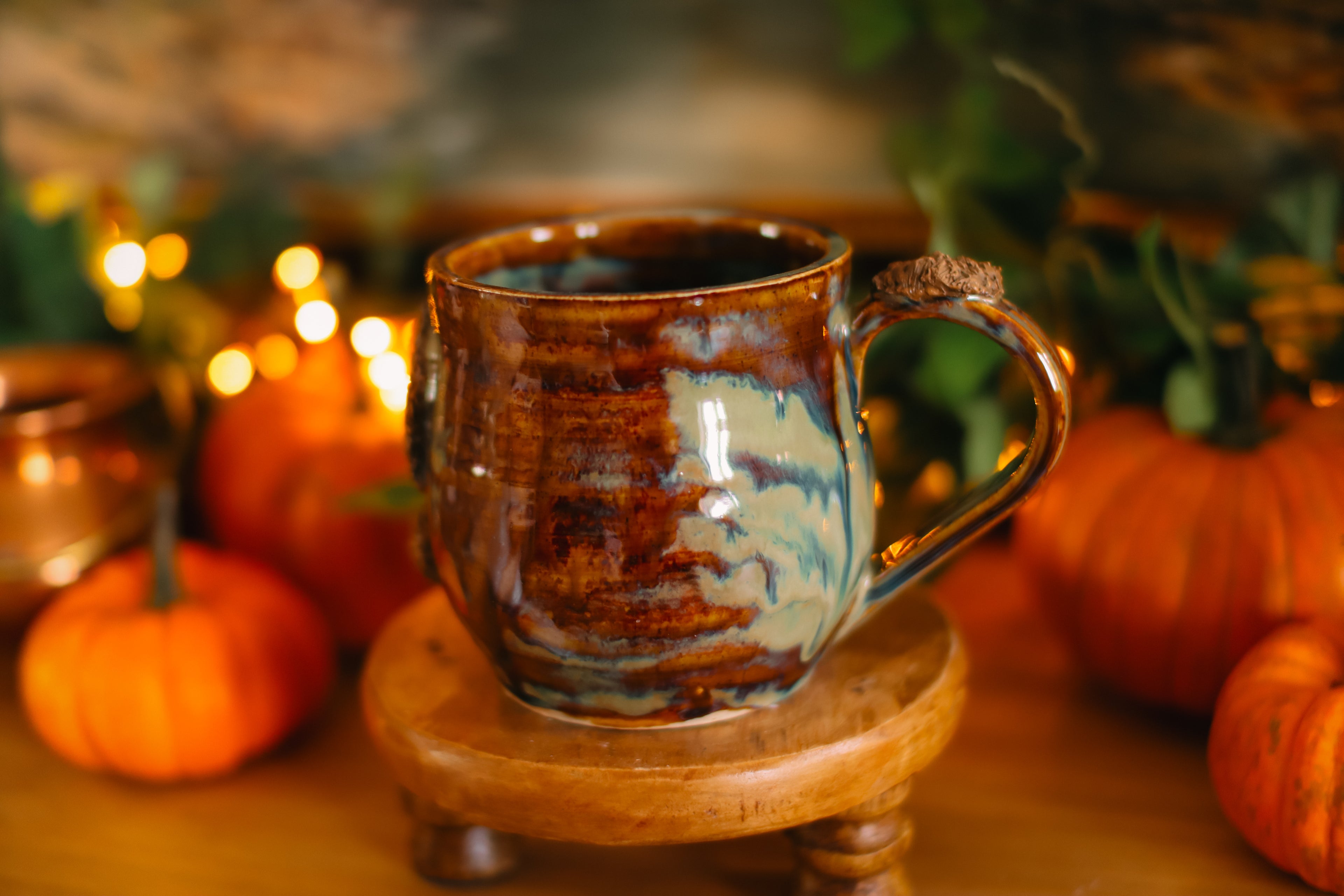 Grande tasse porte de Hobbit en grès « Maison de M. et Mme Reverache »