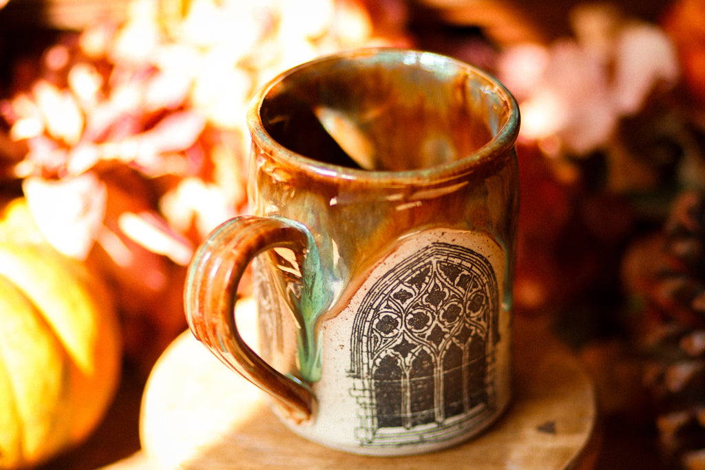 Tasse en grès style apothicaire  « Reliques de cathédrale »