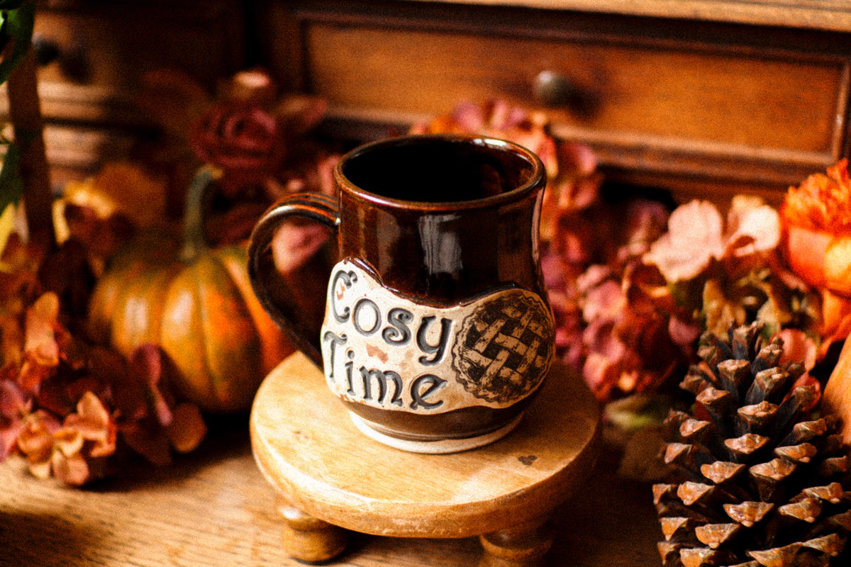 Tasse en grès style étiquette d'apothicaire ancienne « Cosy Time » version applepie