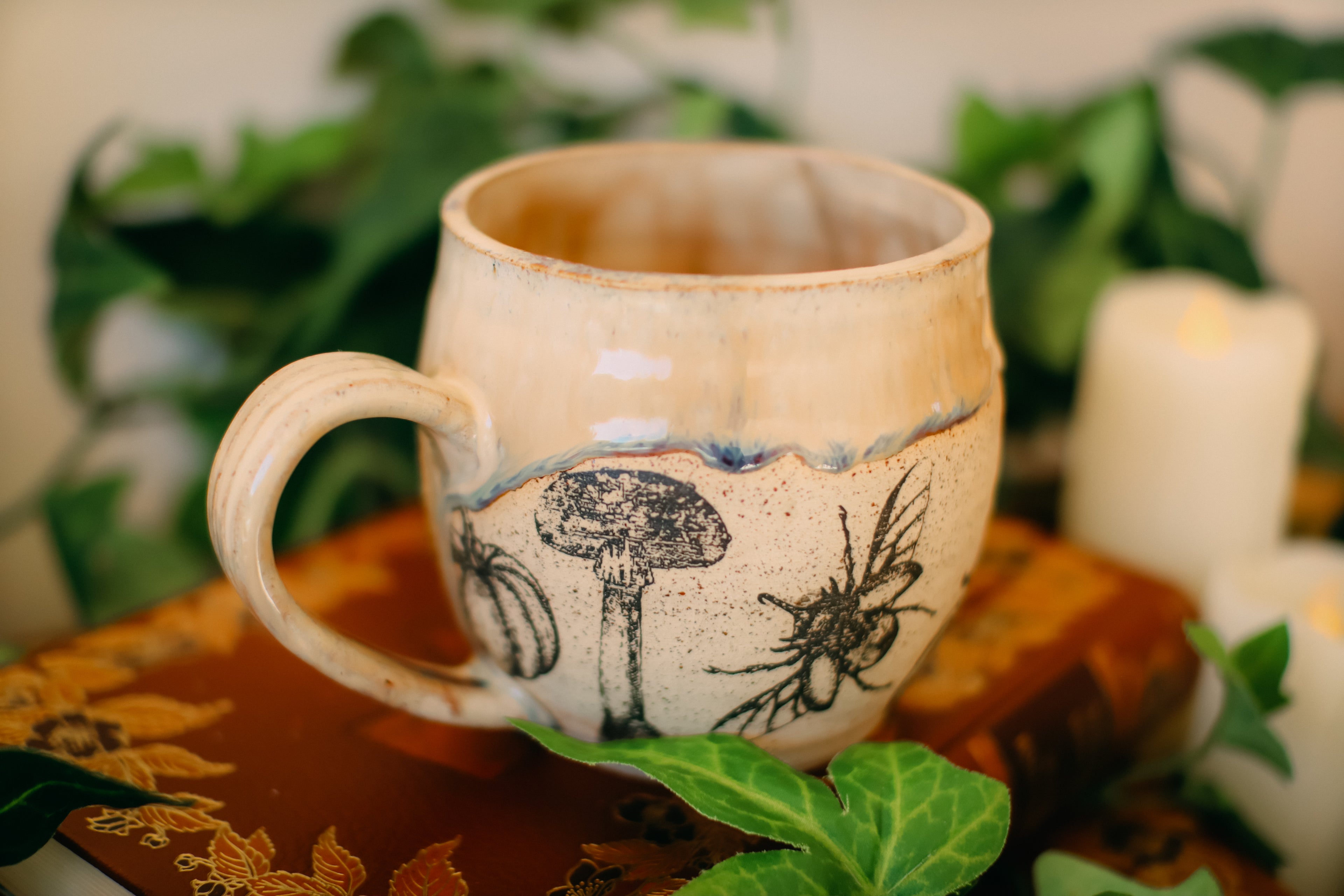 Tasse en grès « symboles forestiers »