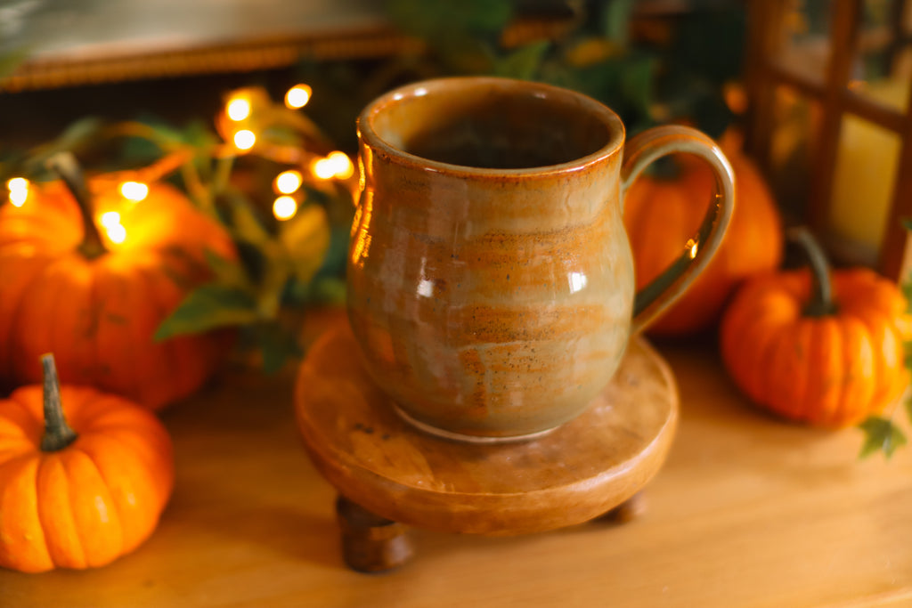 Tasse porte de Hobbit en grès « Charmante maison d'Eligar Lierevin »