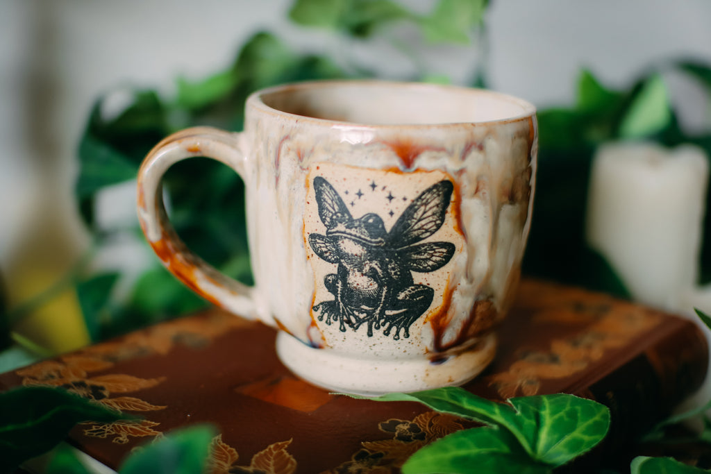 Petite tasse en grès « Créature de conte de fée »